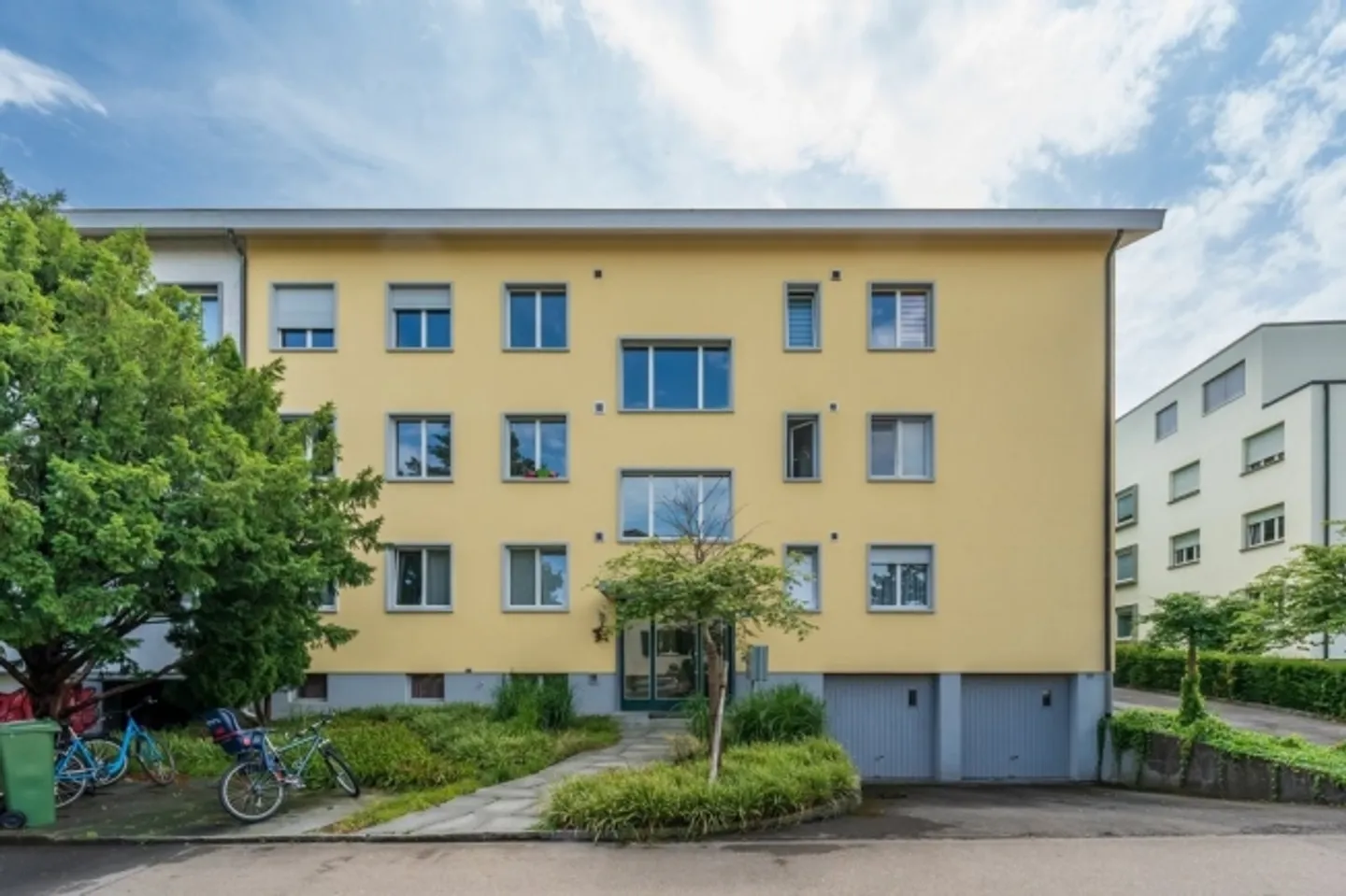 Appartamento affascinante con 3 stanze e balcone in una posizione centrale ad Albisrieden - Foto 1 di 12