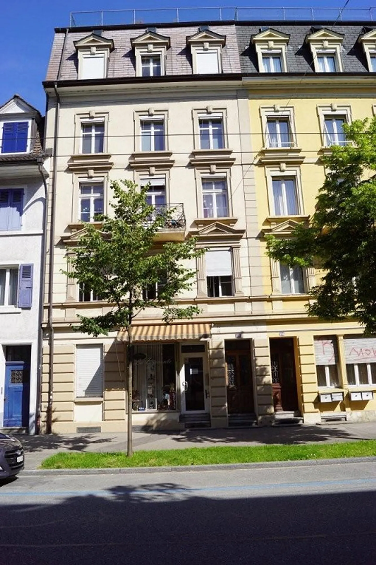 Charmante Altbauwohnung  frisch saniert mit traumhafter Dachterrasse - Foto 1 von 8