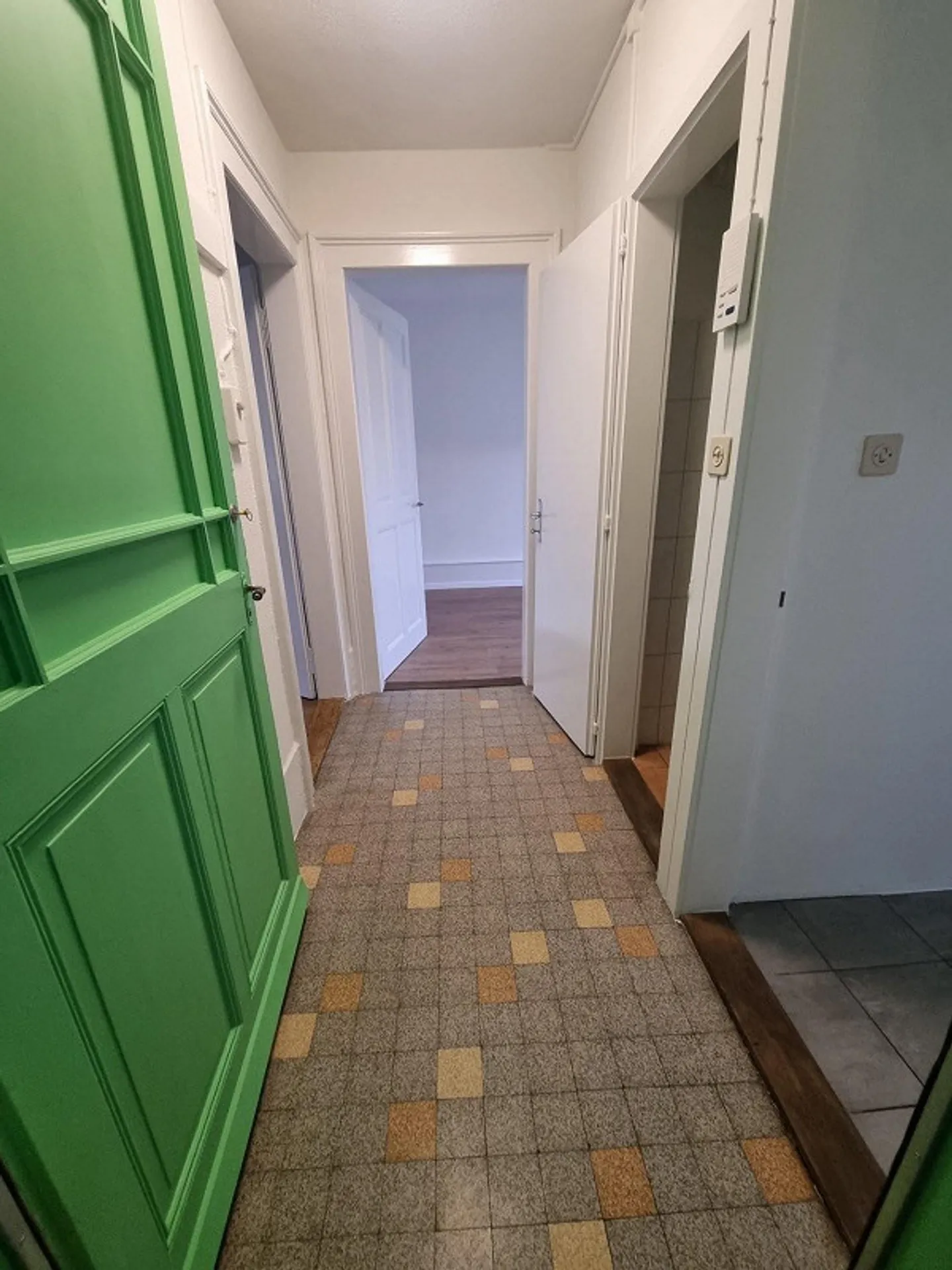 Charmante Altbauwohnung  frisch saniert mit traumhafter Dachterrasse - Foto 2 von 8