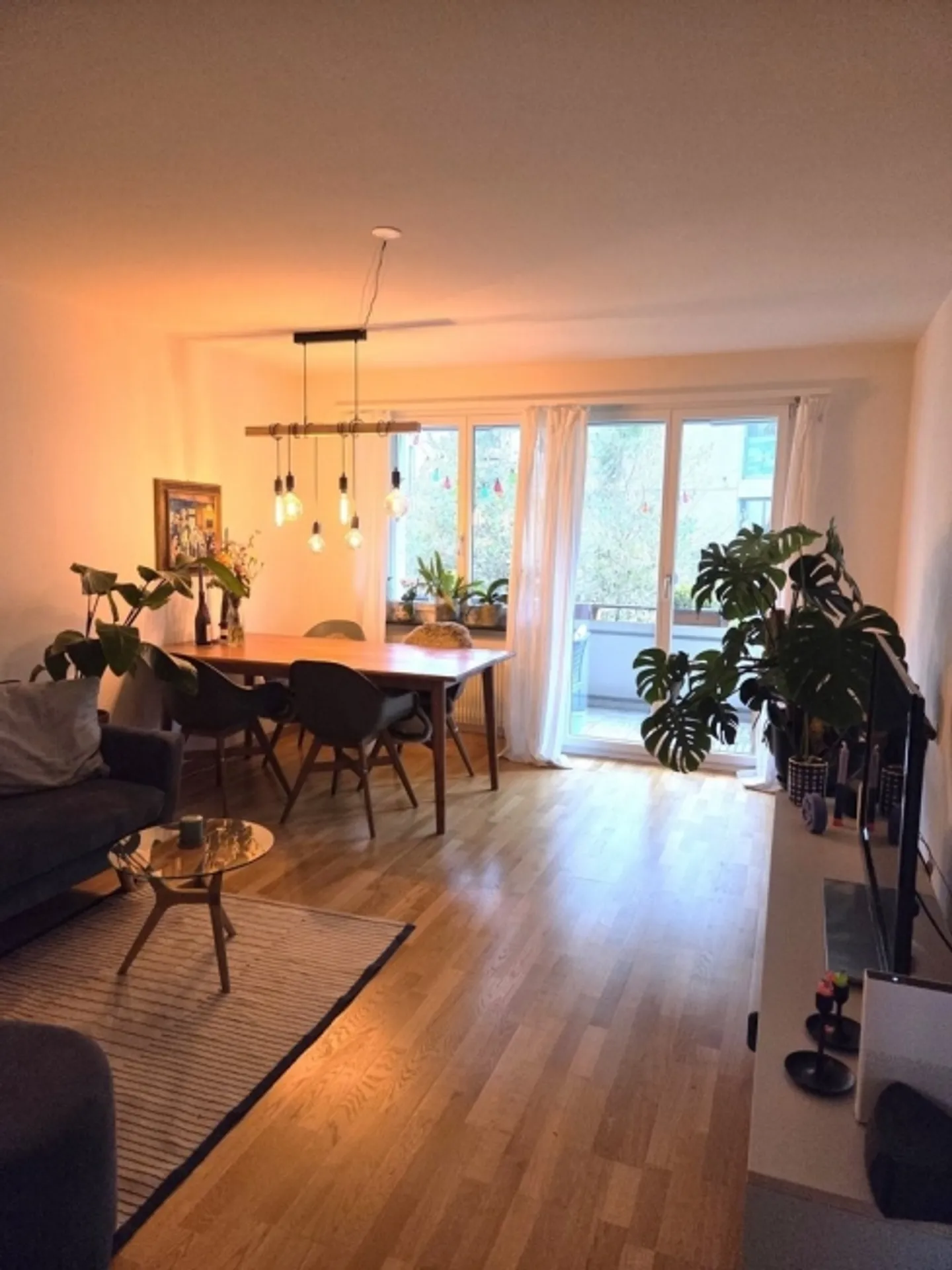 Appartamento affascinante con 3 stanze e balcone in una posizione centrale ad Albisrieden - Foto 10 di 12