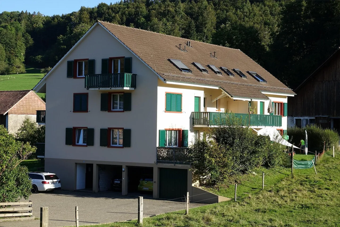 Luminoso e bello appartamento di 4 stanze con balcone - Foto 1 di 6