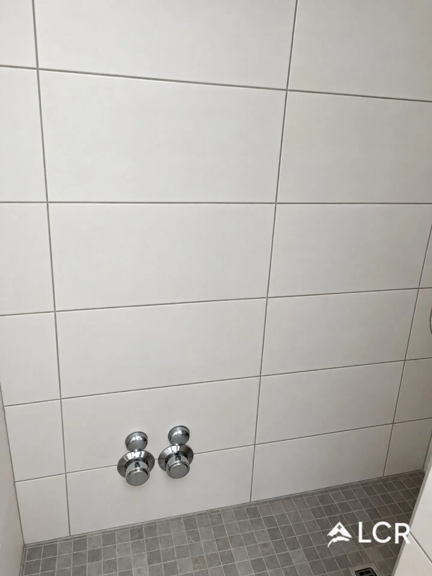 Modern Apartment with Balcony - Photo 12 of 13