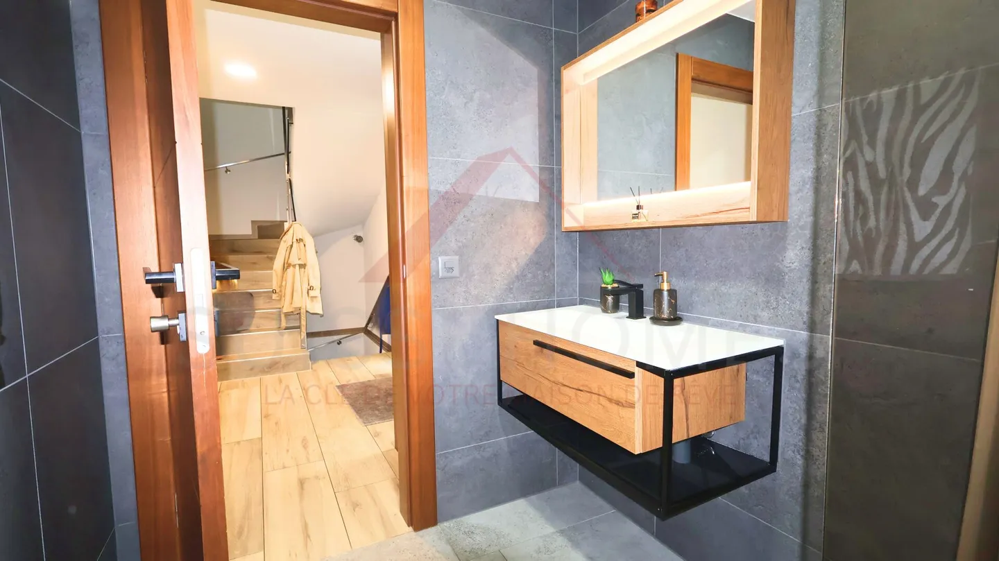 Modern Villa of Exception - 4½ Rooms, Heated Swimming Pool and Panoramic Terrace - Photo 9 of 25