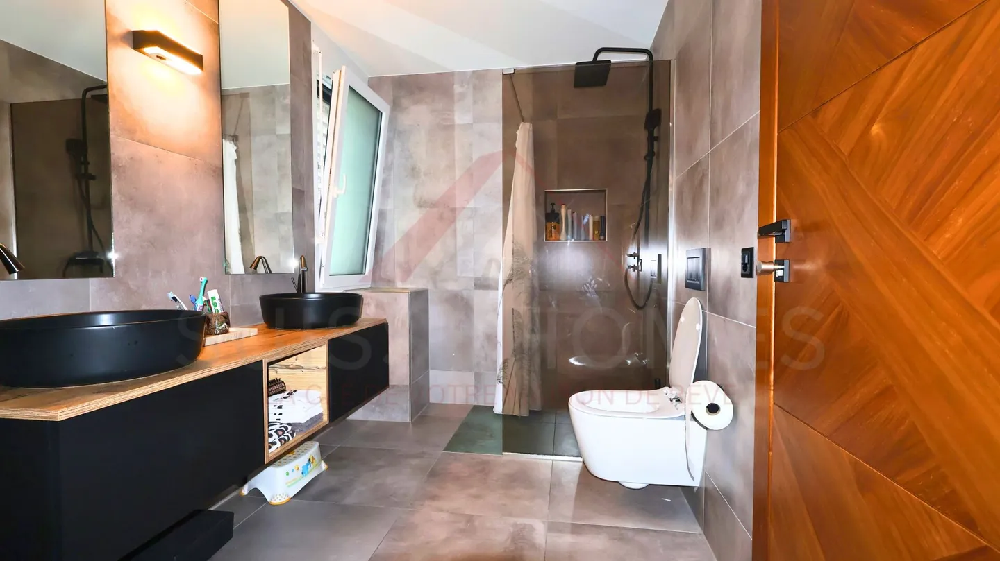 Modern Villa of Exception - 4½ Rooms, Heated Swimming Pool and Panoramic Terrace - Photo 13 of 25