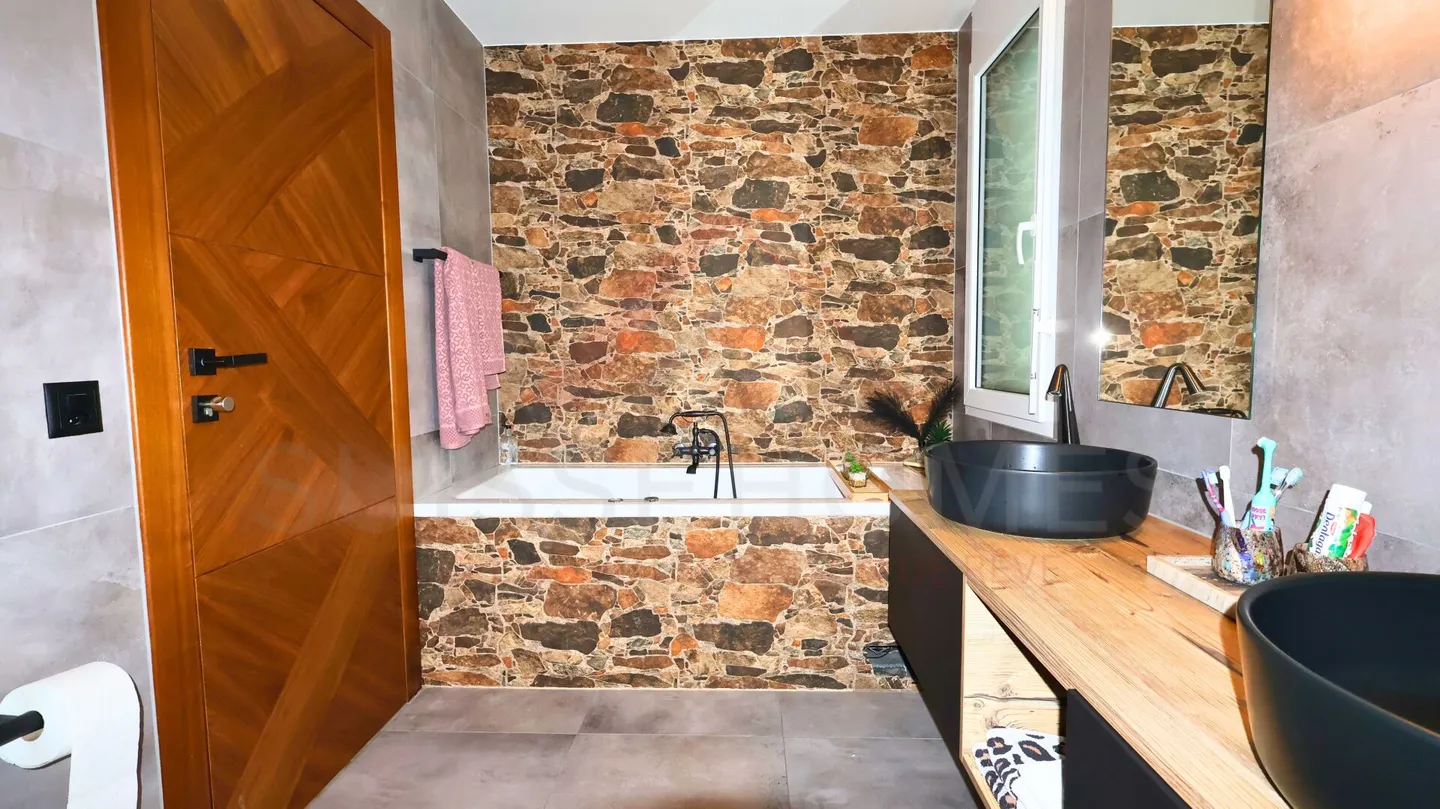 Modern Villa of Exception - 4½ Rooms, Heated Swimming Pool and Panoramic Terrace - Photo 14 of 25