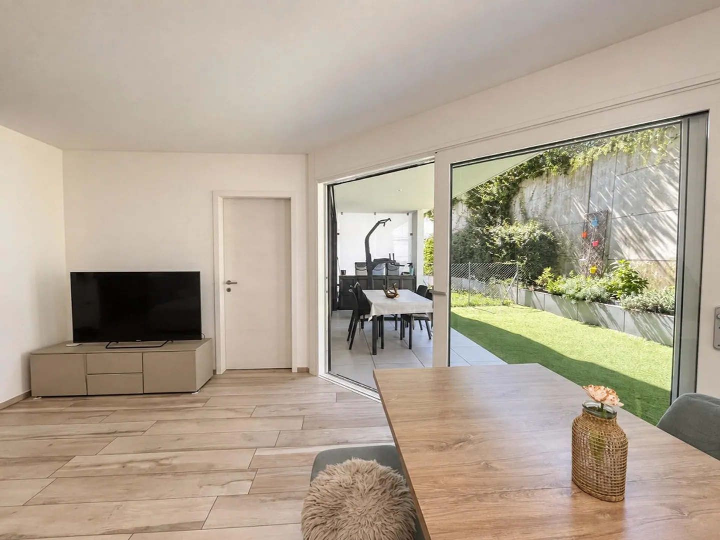NEU UND MODERN 3.5 MIT GARTEN IN SORENGO - Foto 1 von 13