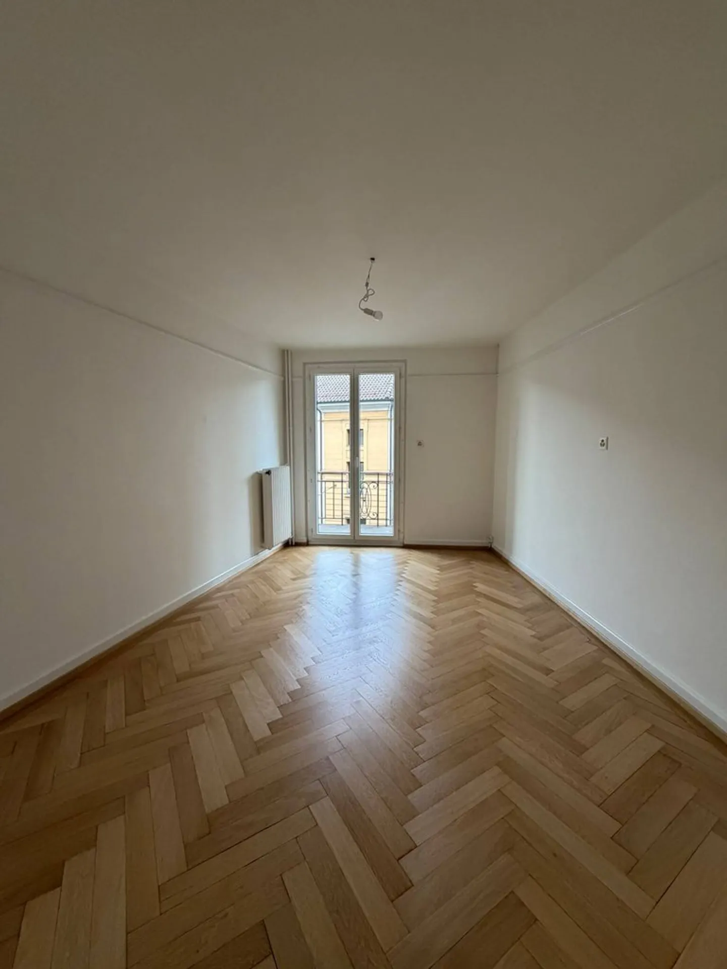 Charming Apartment in Lausanne - Photo 4 of 7
