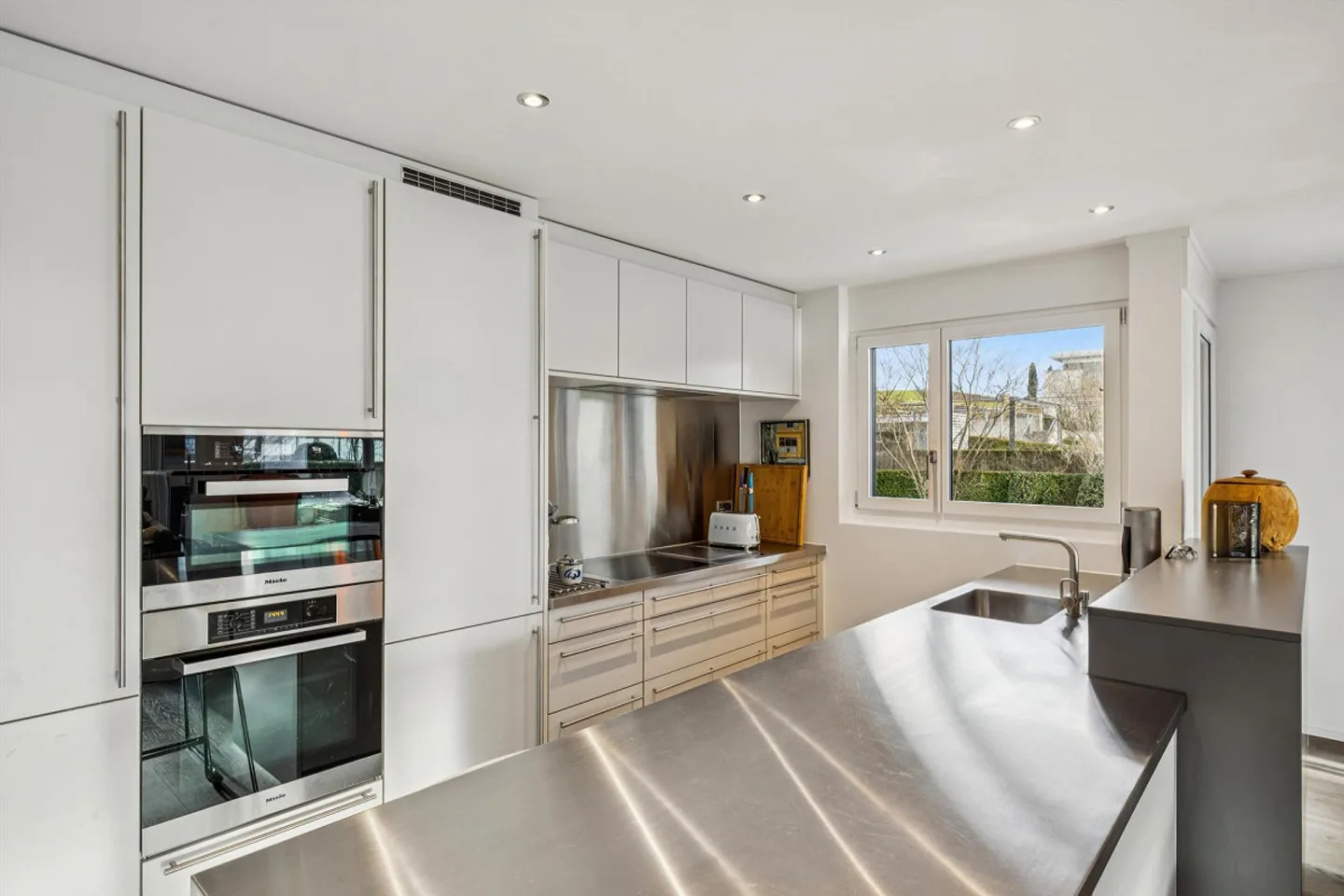 Appartement moderne avec vue sur le jardin et le lac - Photo 3 sur 4