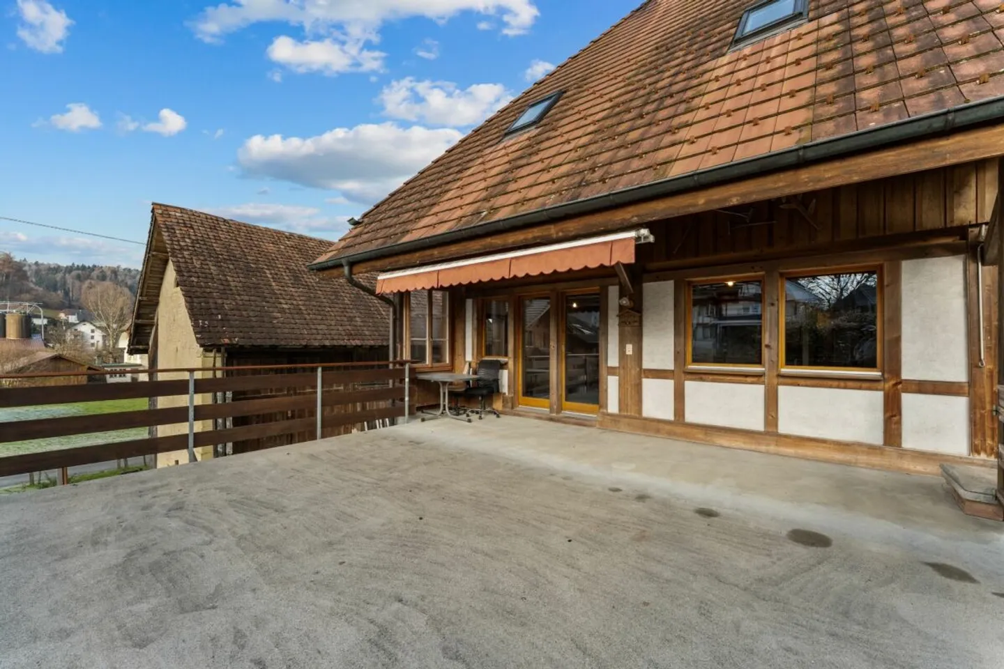 Two-family house / single-family house with apartment - Photo 12 of 30