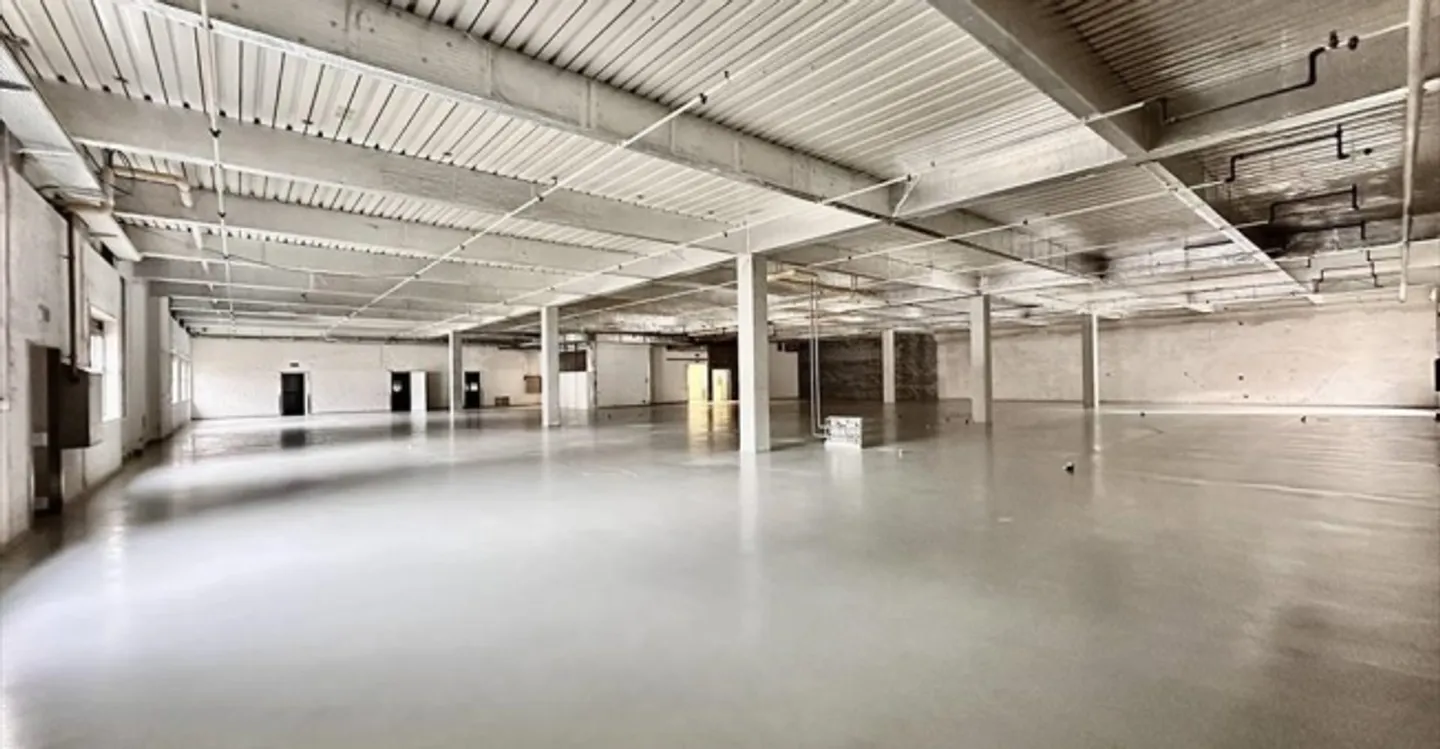 Deposit - Photo 3 of 5