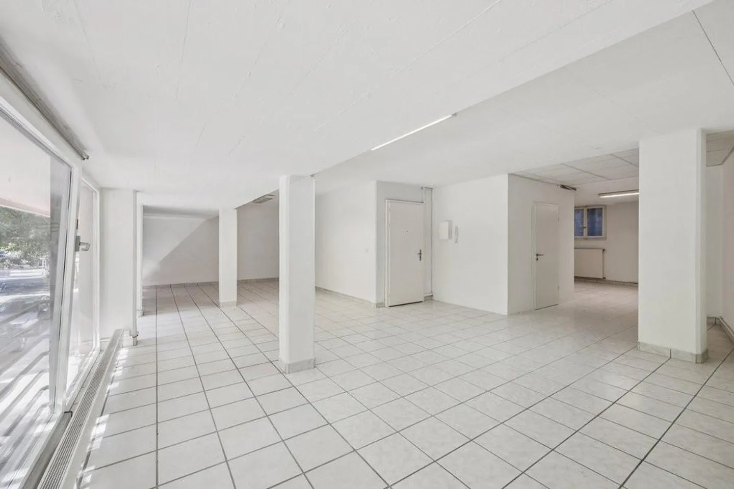 Arcade in der Nähe der Innenstadt von Montreux - Foto 3 von 9