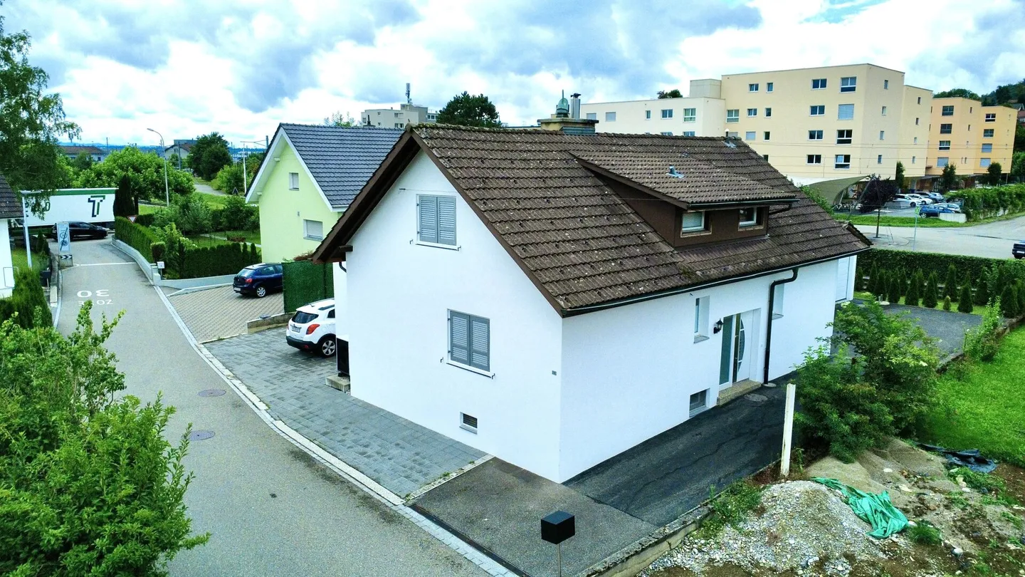 Charming single-family home with large garden and garage - extensively modernized! - Photo 2 of 20