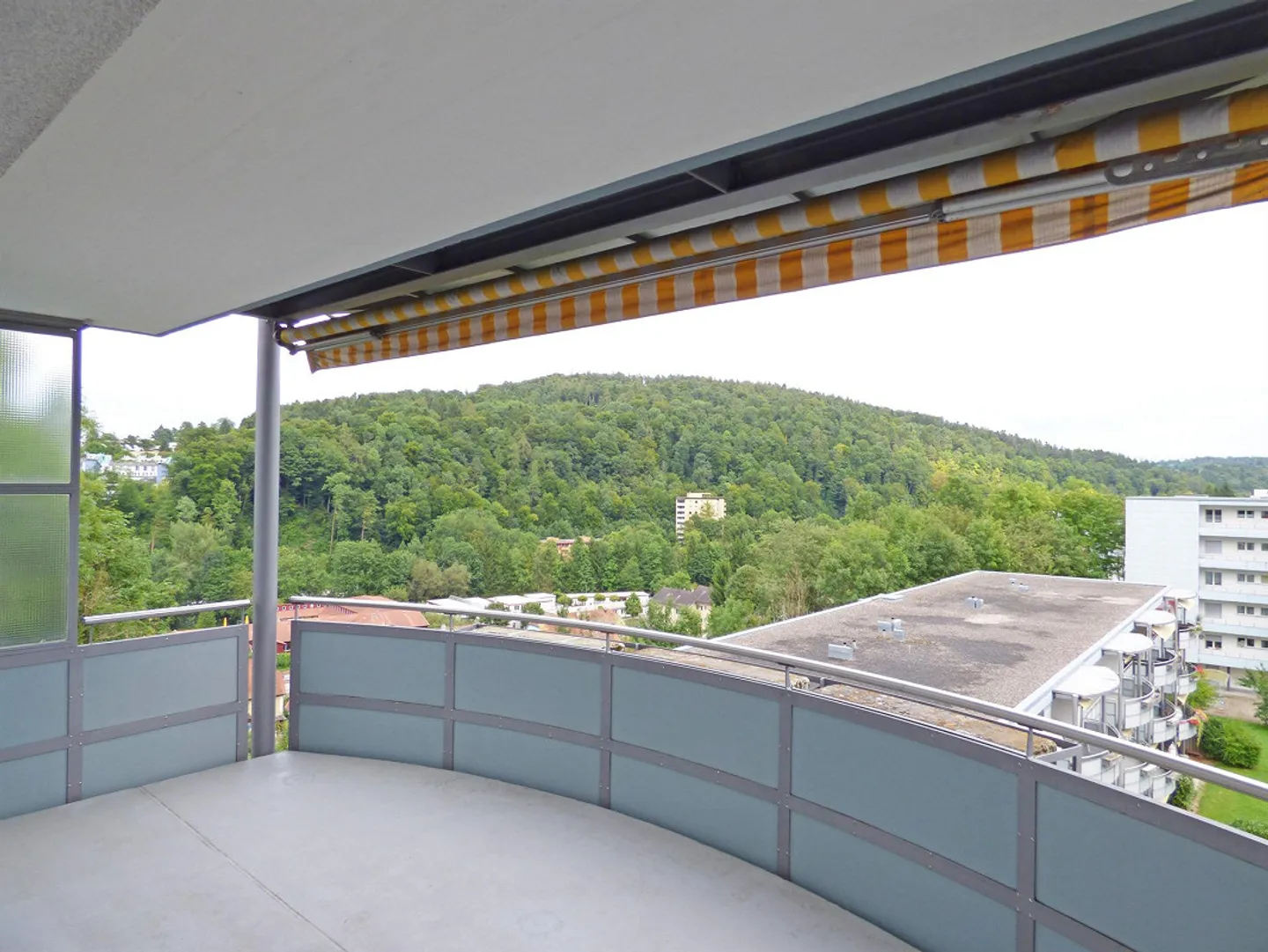 Votre nouveau chez-vous dans un emplacement idyllique avec un grand balcon - Photo 7 sur 7