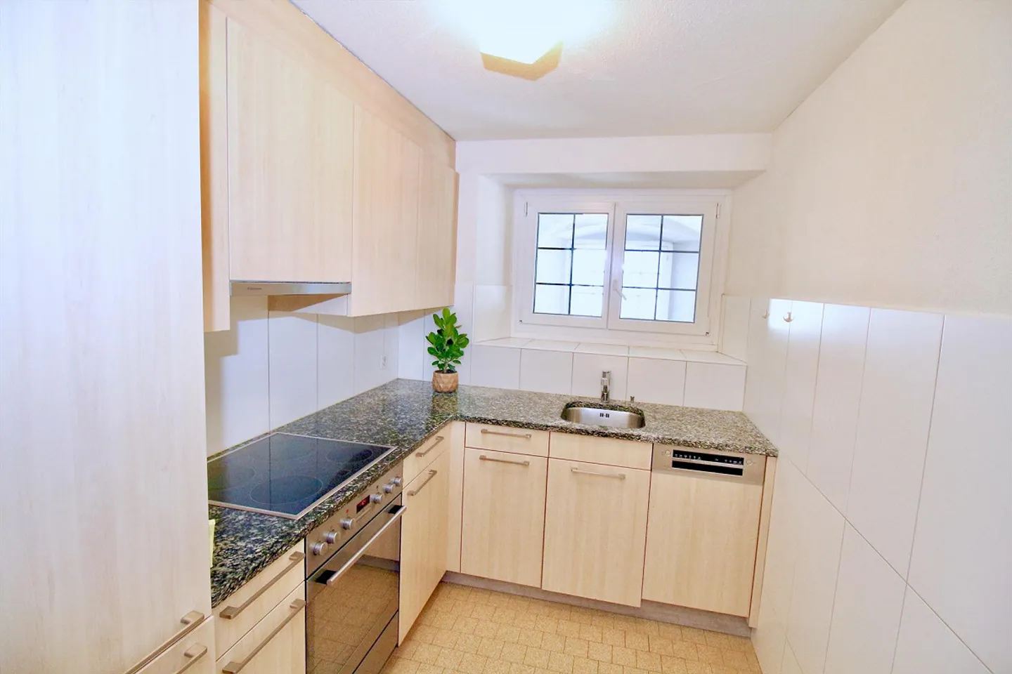 Bright, lively, beautiful 2.5 room apartment for rent - Photo 5 of 10