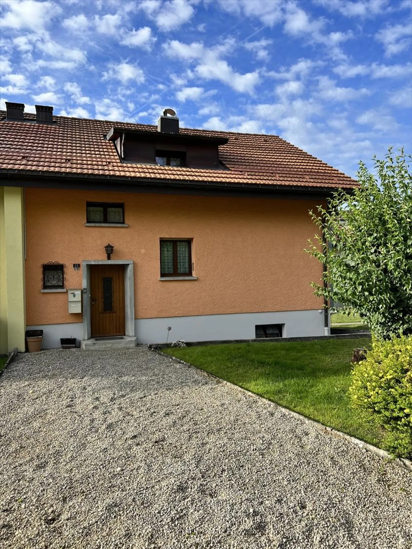 Schöne 3,5-Zimmer-Wohnung renoviert in der Nähe von Schulen, Krankenhaus und Zug - Foto 5 von 9