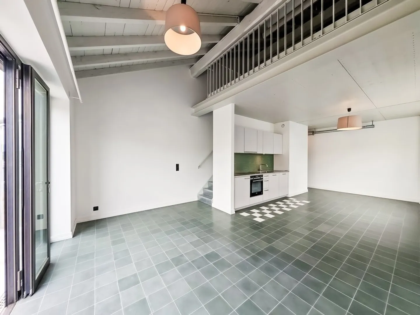 2.5-room loft on the top floor in the center of Lausanne - Photo 3 of 5