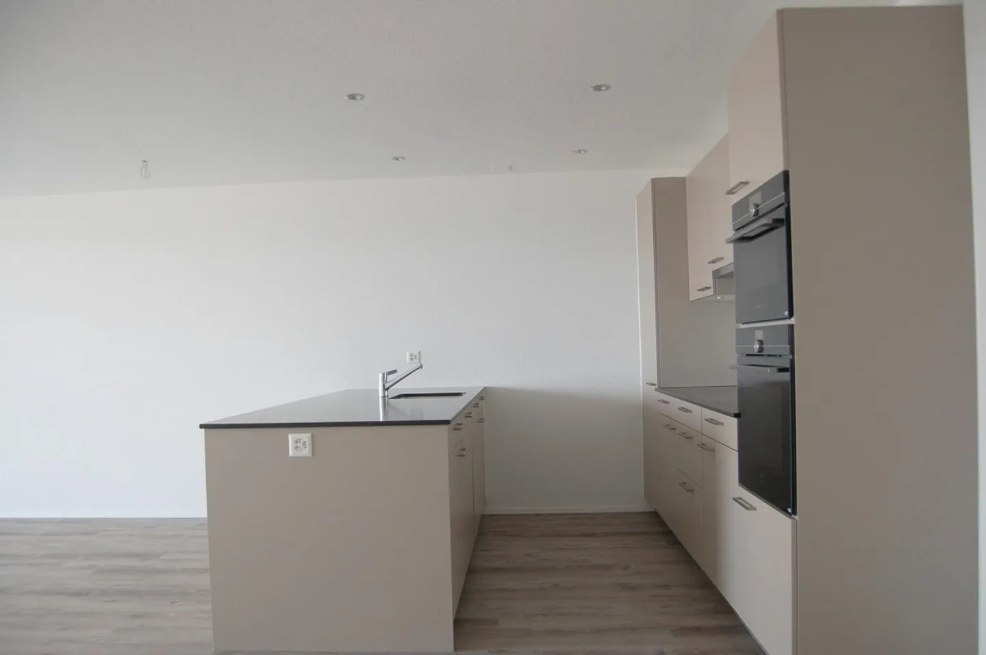 Space for Living – Stylish 4½-Room Apartment on Two Floors - Photo 2 of 9