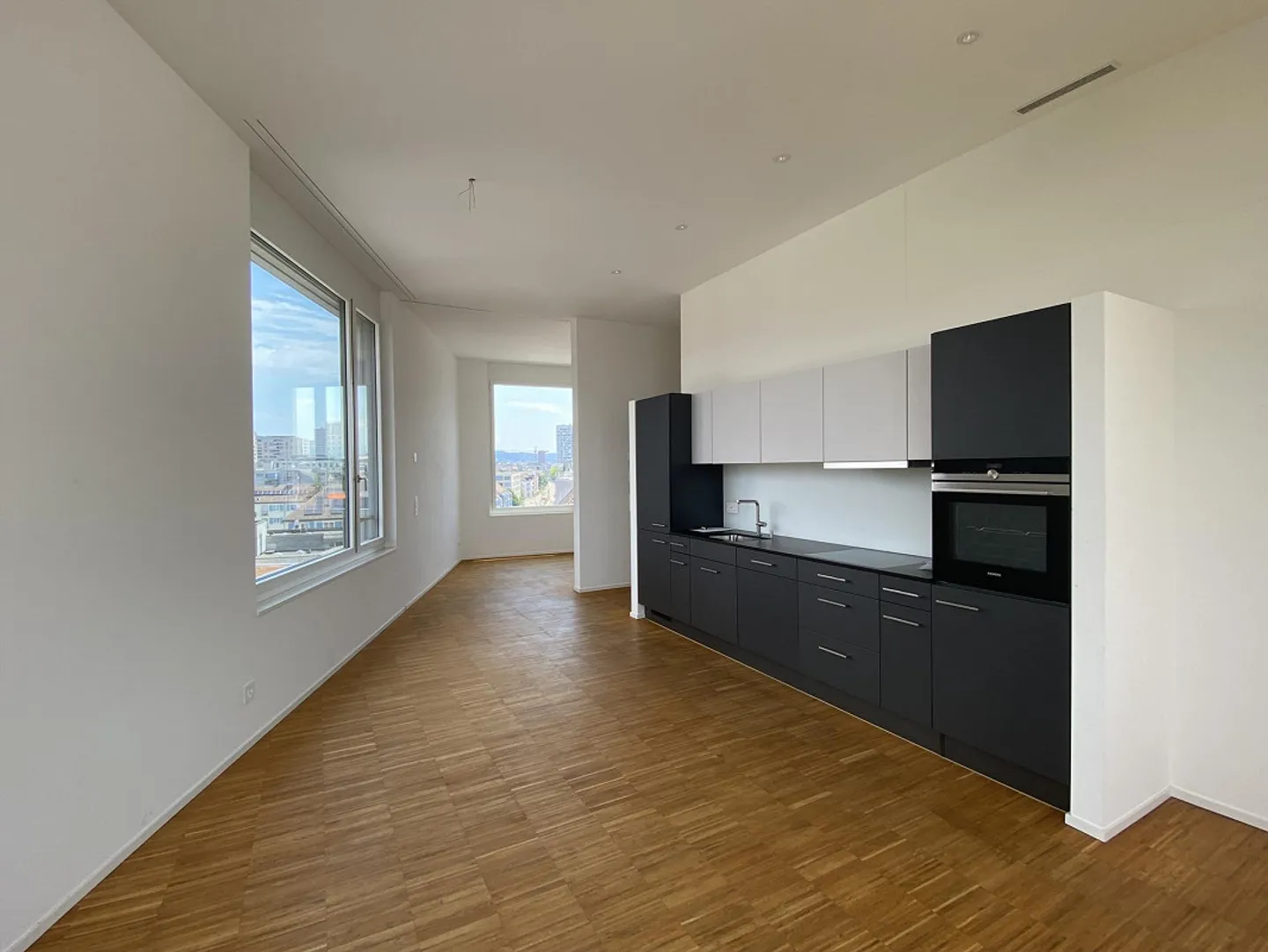 Appartamento attico esclusivo con vista su Altstetten - Foto 2 di 13