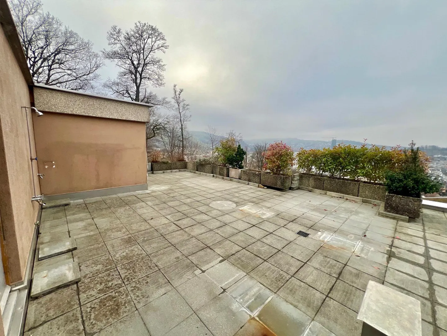 Freshly renovated 3.5-room penthouse apartment with huge sun terrace - Photo 2 of 8