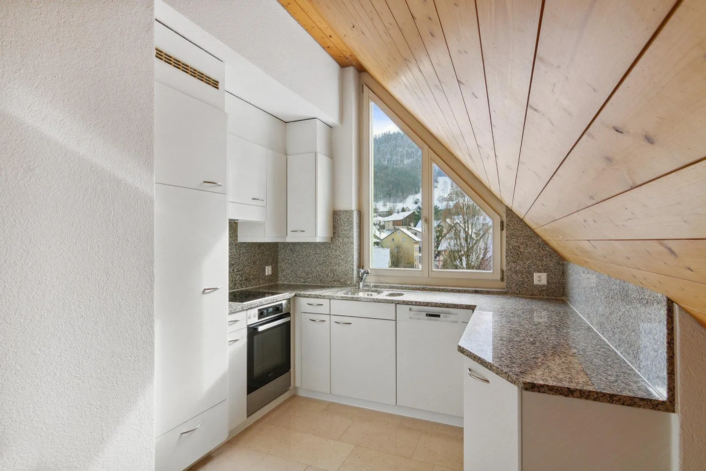 Grosszügige 5.5-Zimmer-Maisonettewohnung an ruhiger Lage - Foto 3 von 22