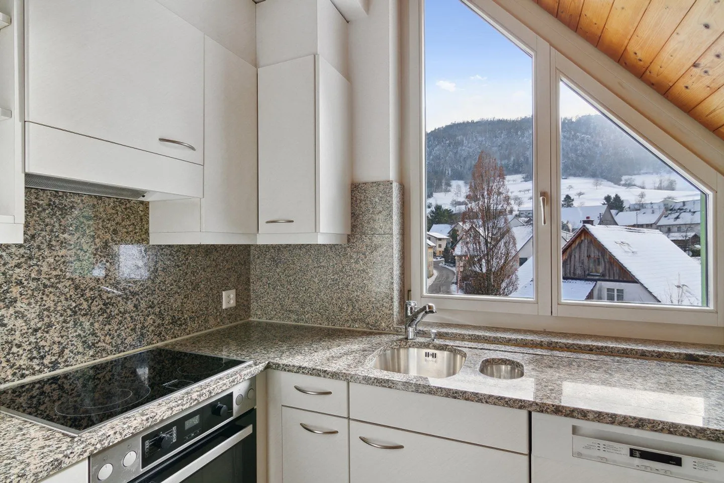 Grosszügige 5.5-Zimmer-Maisonettewohnung an ruhiger Lage - Foto 4 von 22