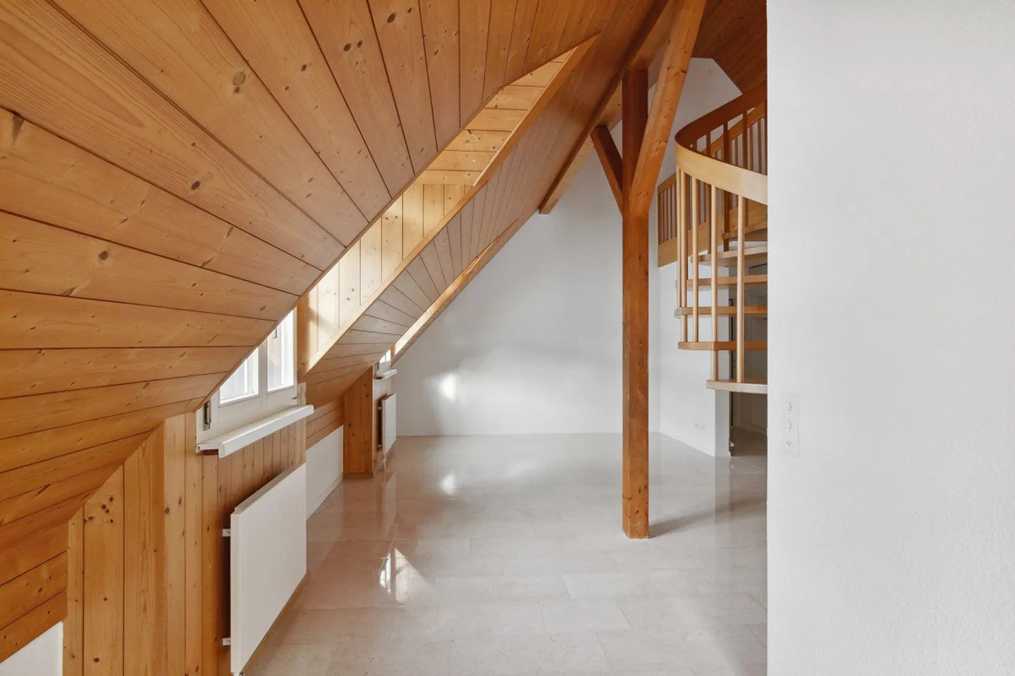 Grosszügige 5.5-Zimmer-Maisonettewohnung an ruhiger Lage - Foto 5 von 22