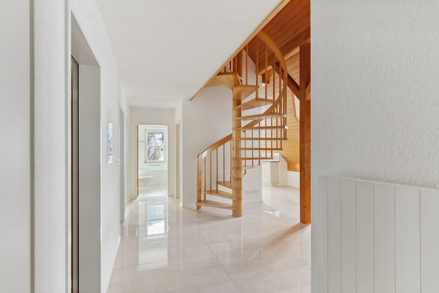 Grosszügige 5.5-Zimmer-Maisonettewohnung an ruhiger Lage - Foto 6 von 22