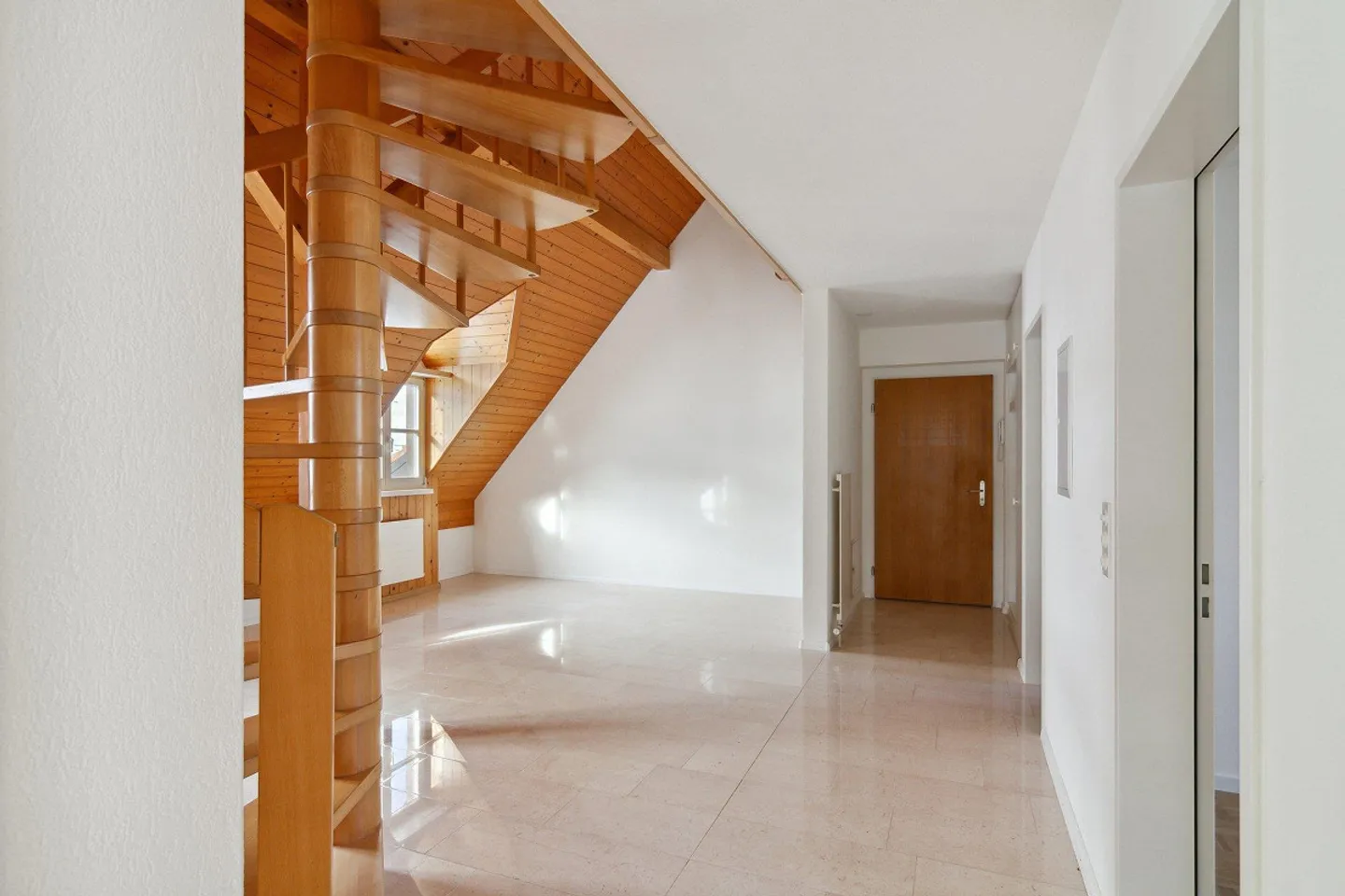 Grosszügige 5.5-Zimmer-Maisonettewohnung an ruhiger Lage - Foto 7 von 22