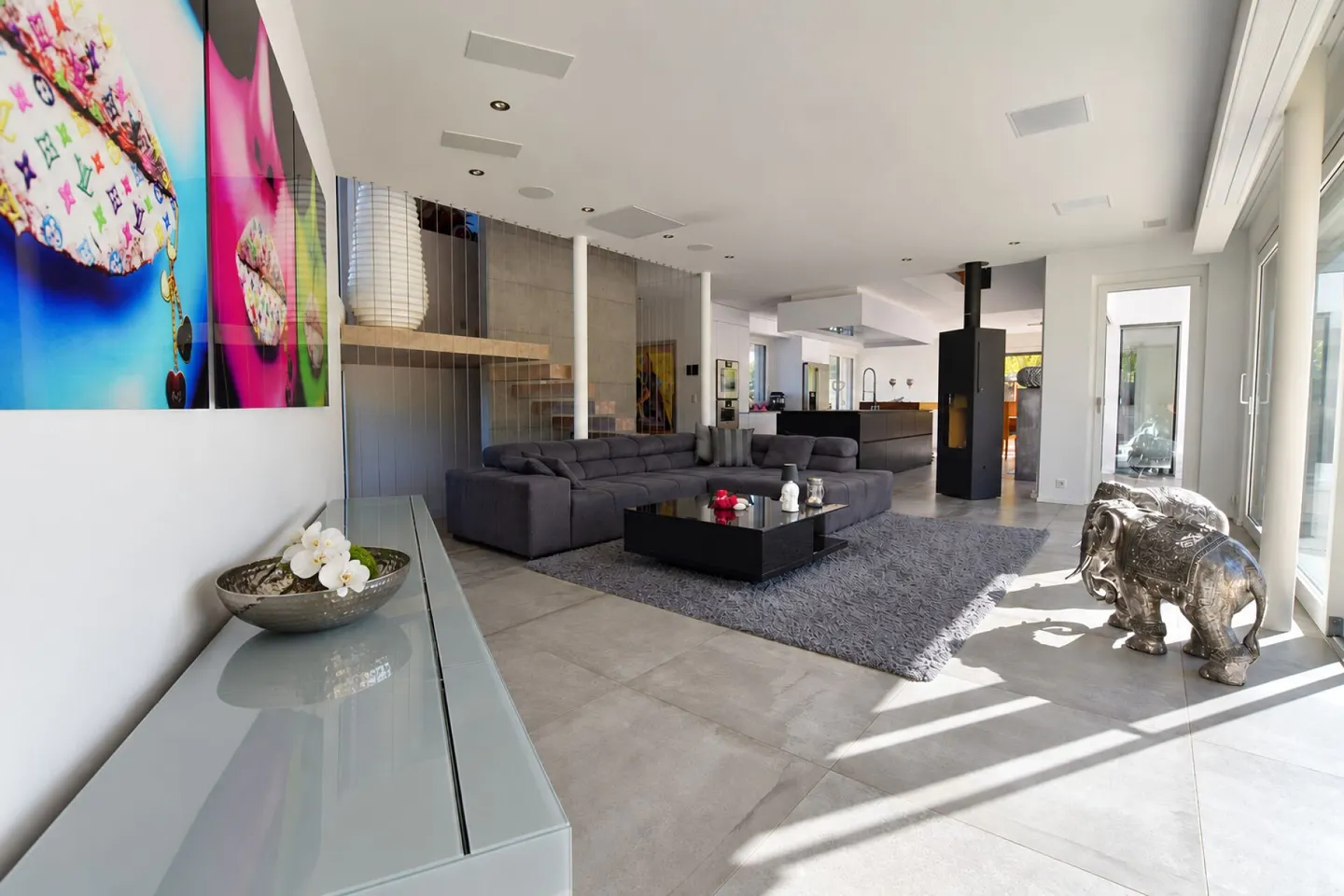 Villa - generous living at a high level - Photo 4 of 12
