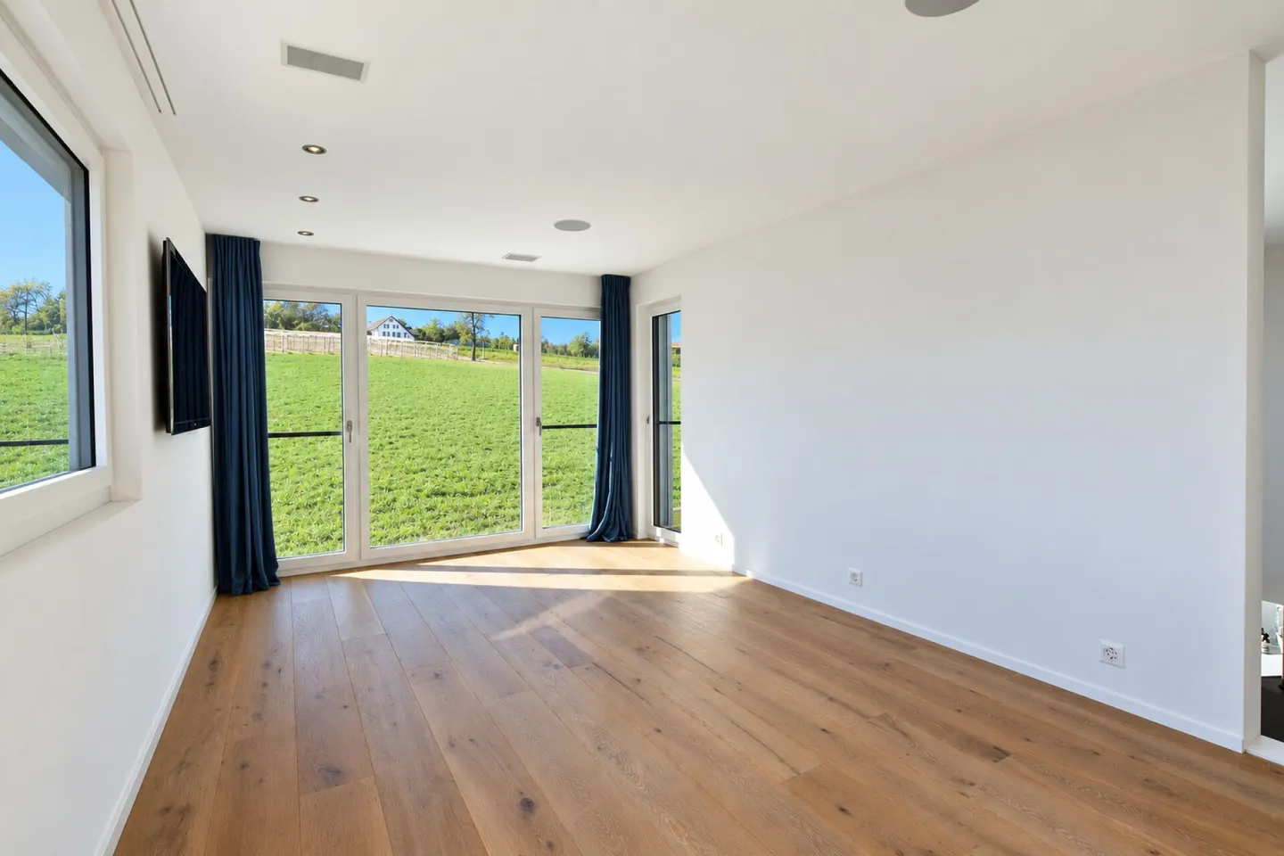 Villa - generous living at a high level - Photo 6 of 12