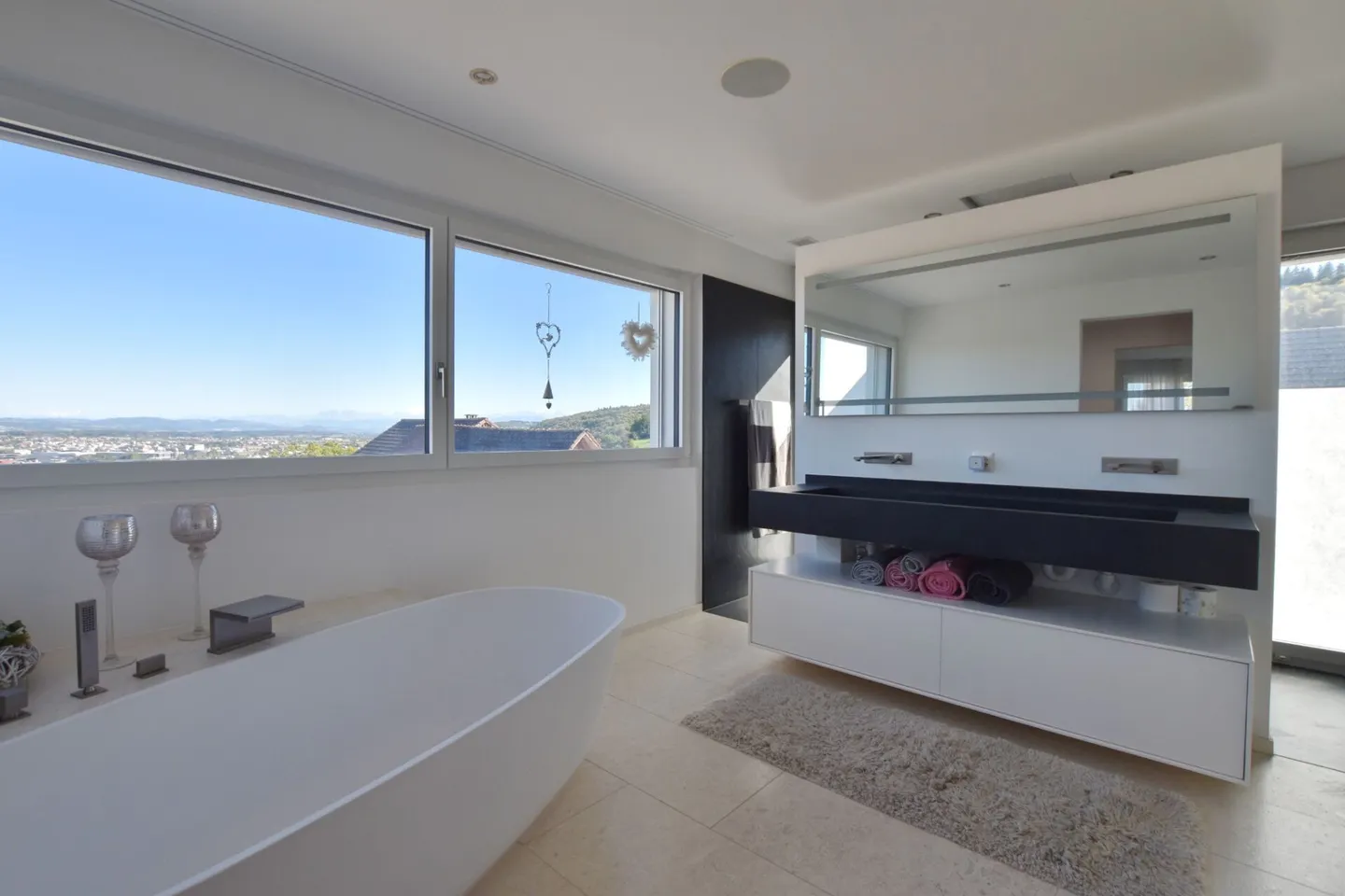 Villa - generous living at a high level - Photo 9 of 12