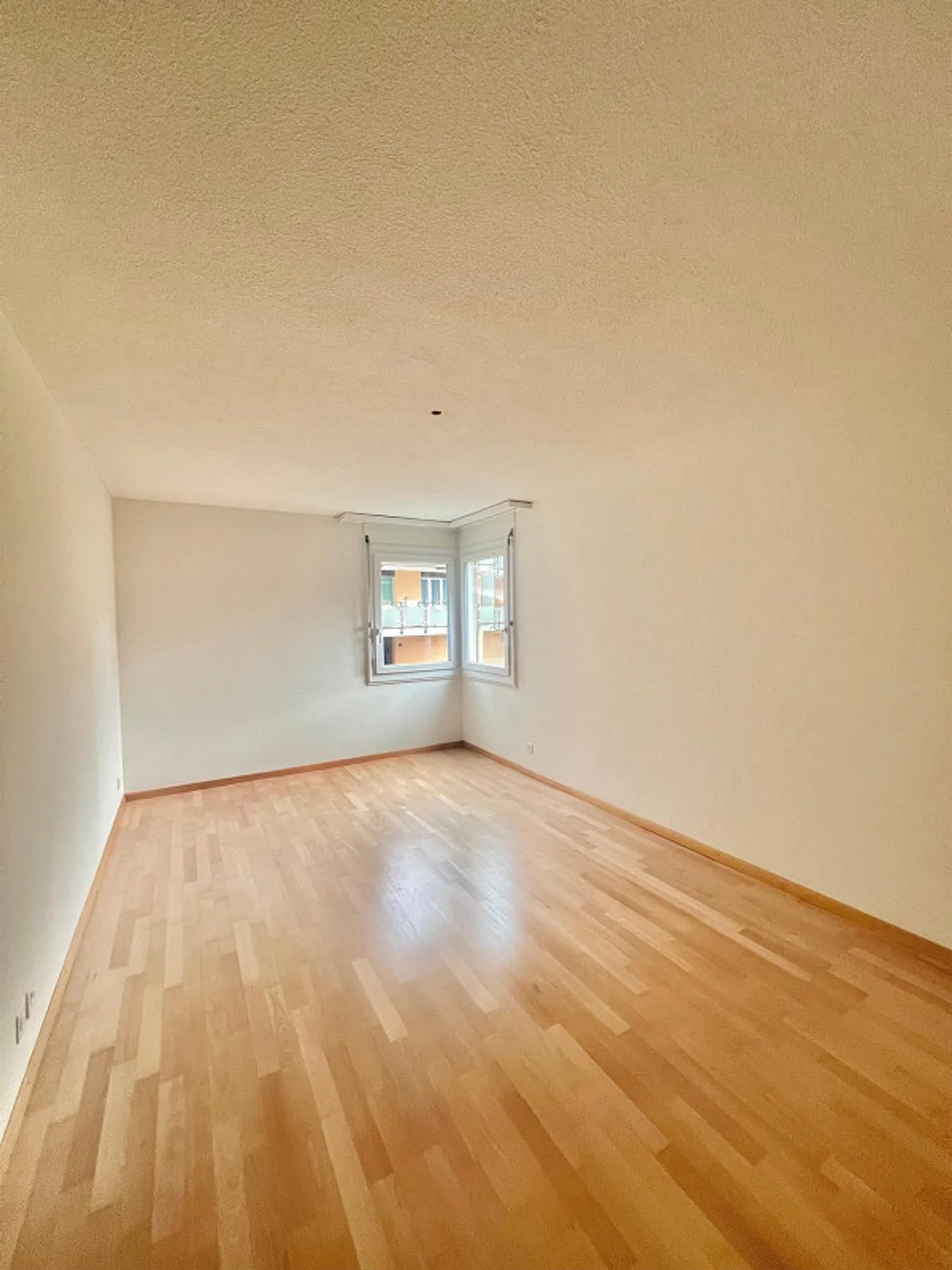 Freshly renovated 3.5-room penthouse apartment with huge sun terrace - Photo 6 of 8