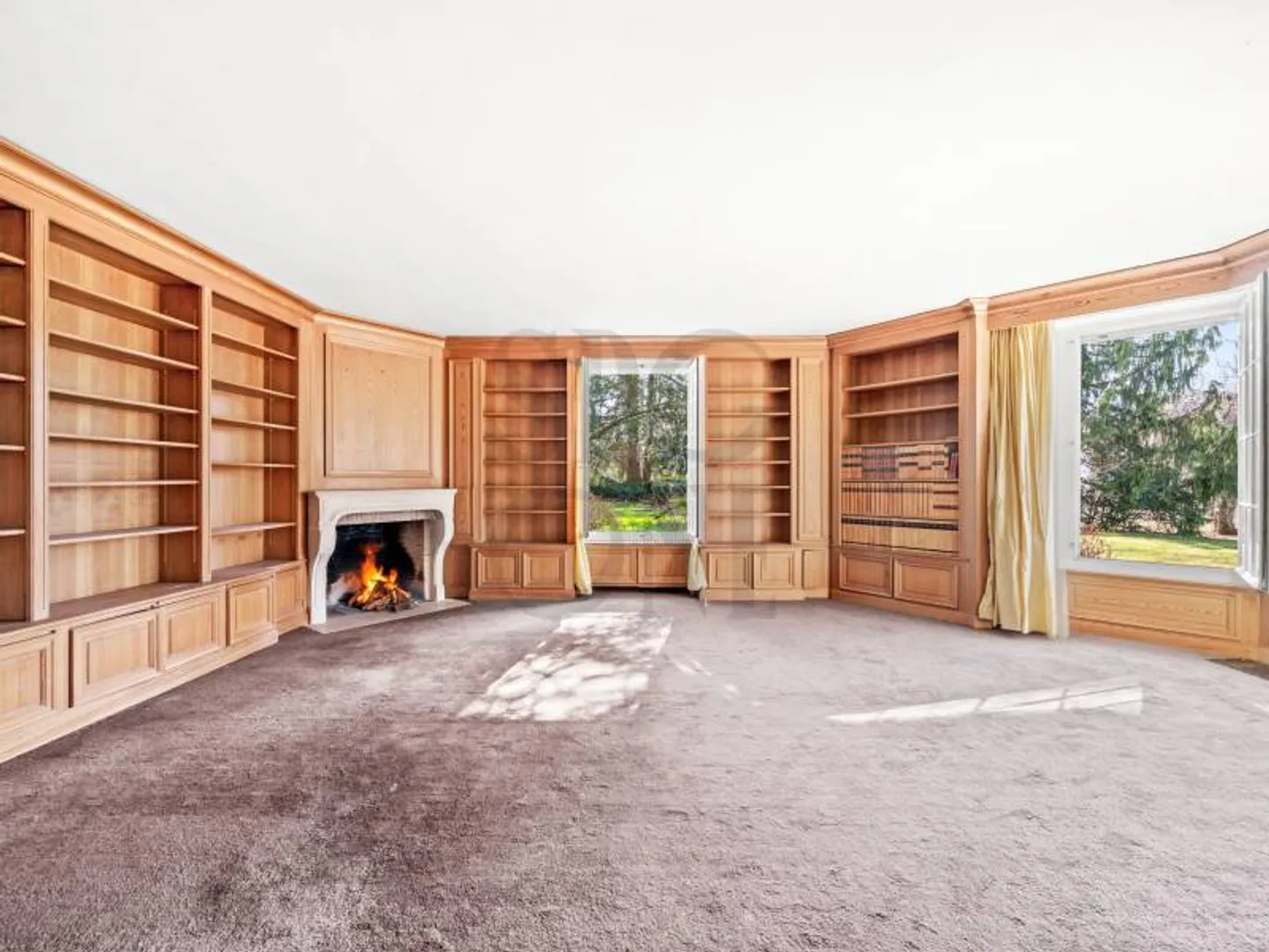 Master property in the heart of a green setting - Photo 3 of 12