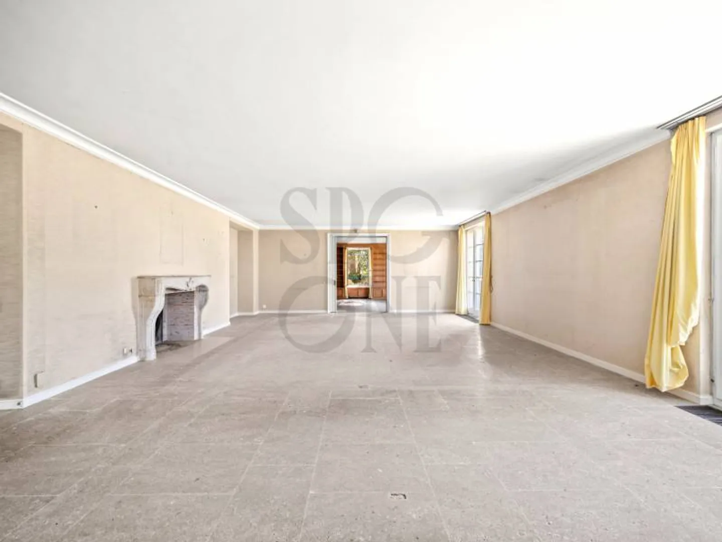Master property in the heart of a green setting - Photo 4 of 12