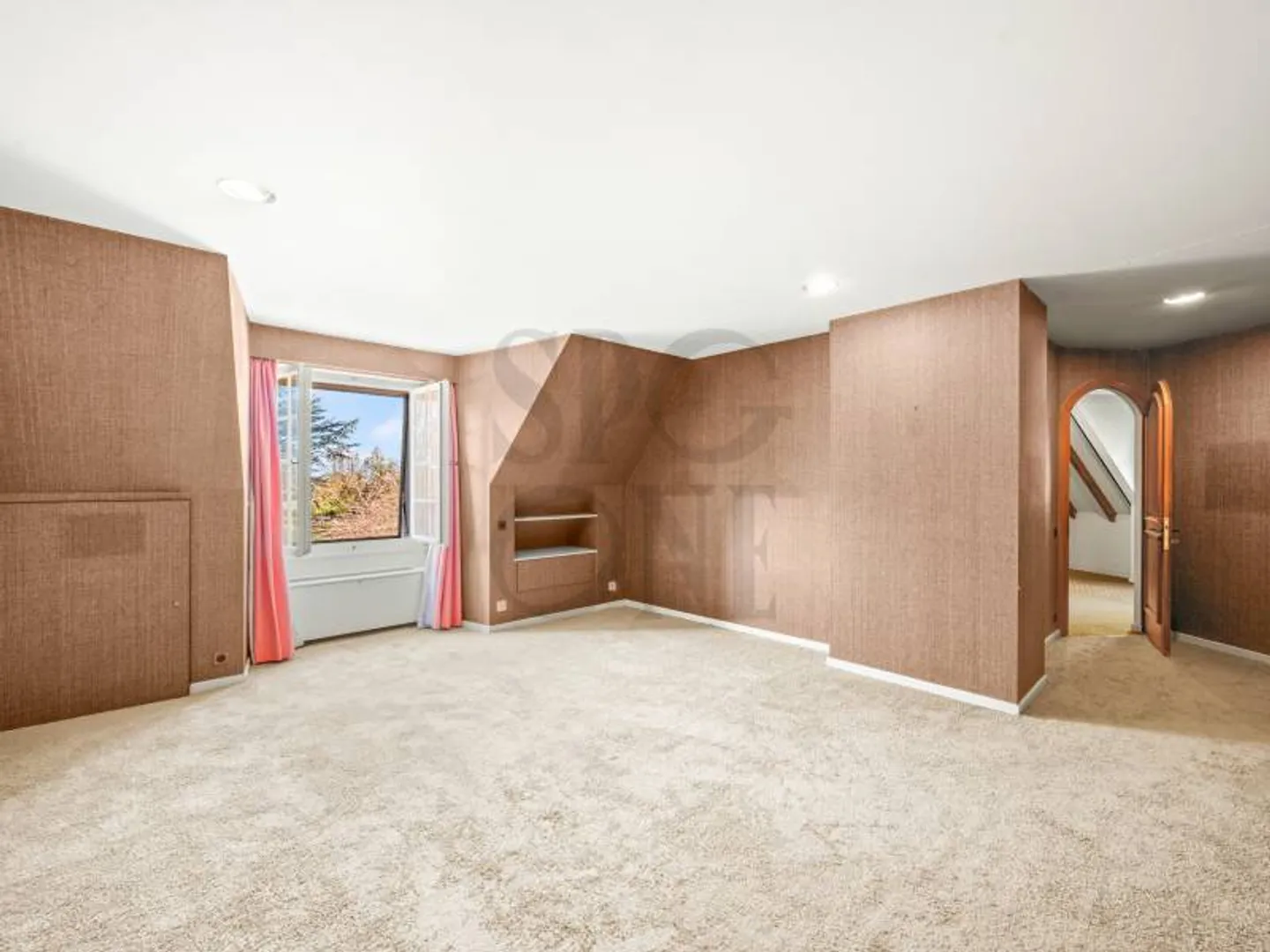 Master property in the heart of a green setting - Photo 6 of 12