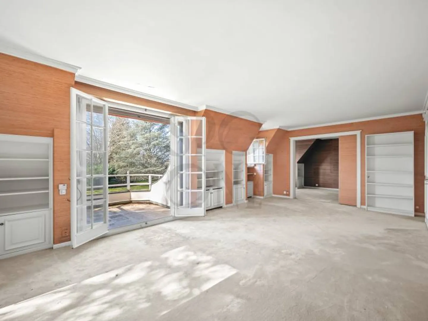 Master property in the heart of a green setting - Photo 9 of 12