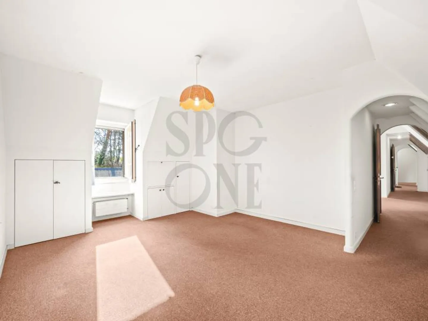 Master property in the heart of a green setting - Photo 10 of 12