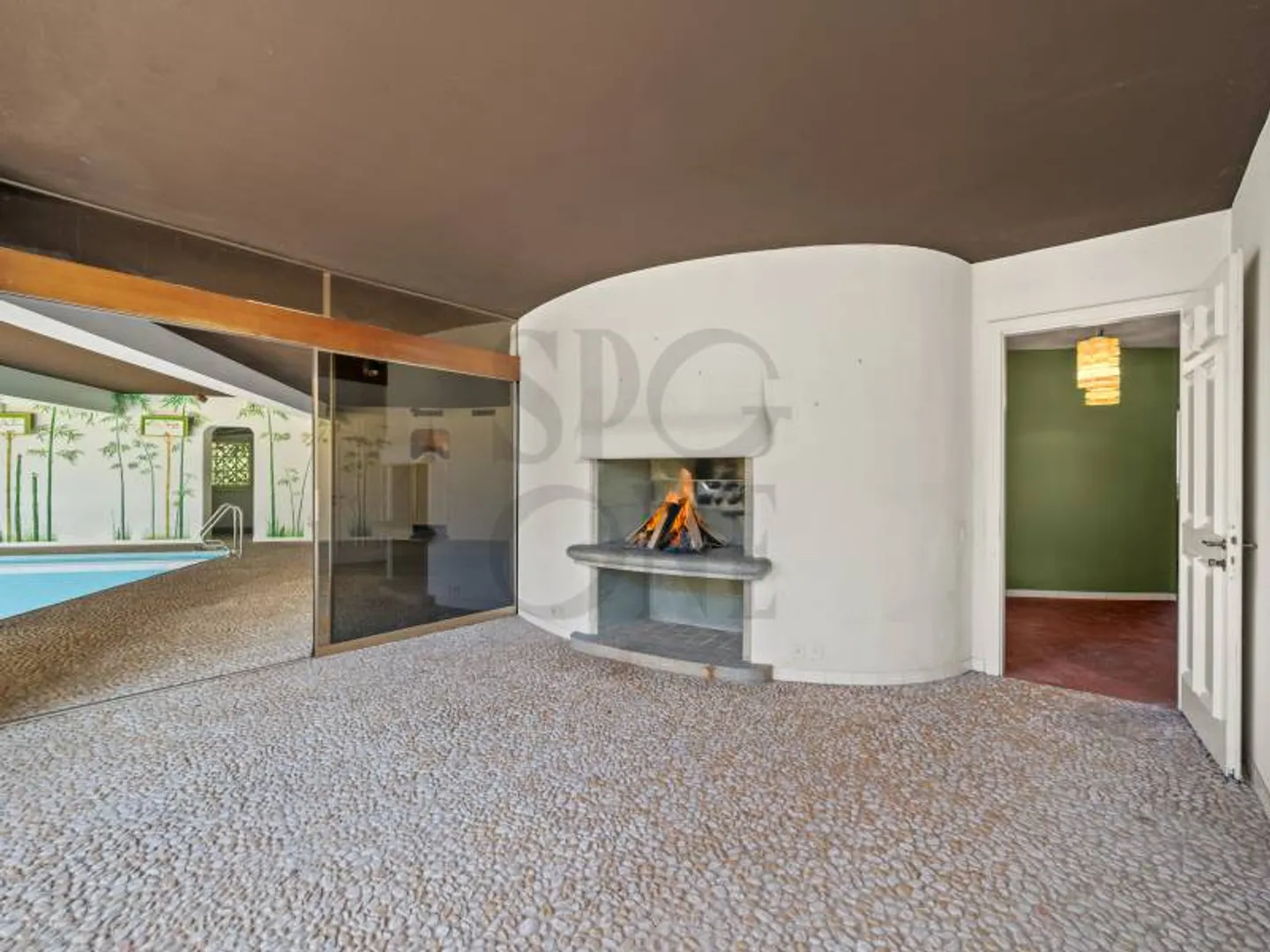 Master property in the heart of a green setting - Photo 11 of 12