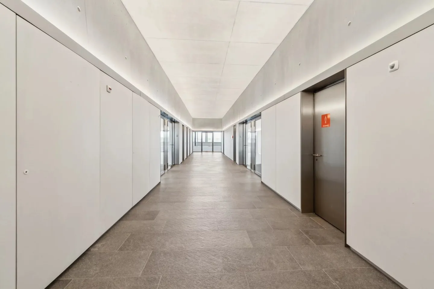 Office space for rent - Photo 4 of 10