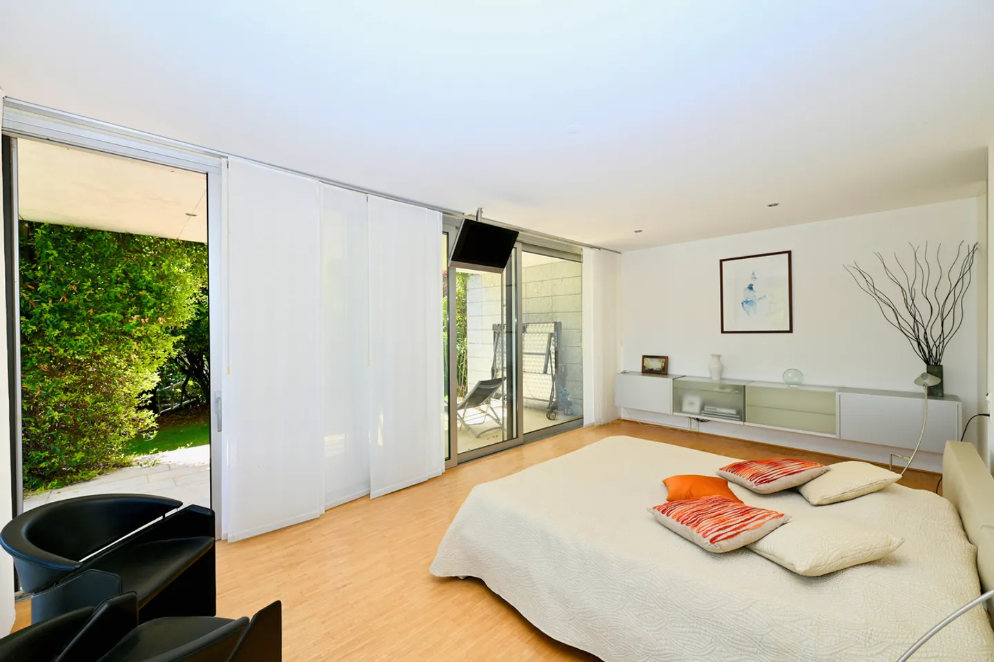 Elegante Moderne Villa Umgeben von Grün mit Panoramablick auf den Luganersee - Foto 15 von 29