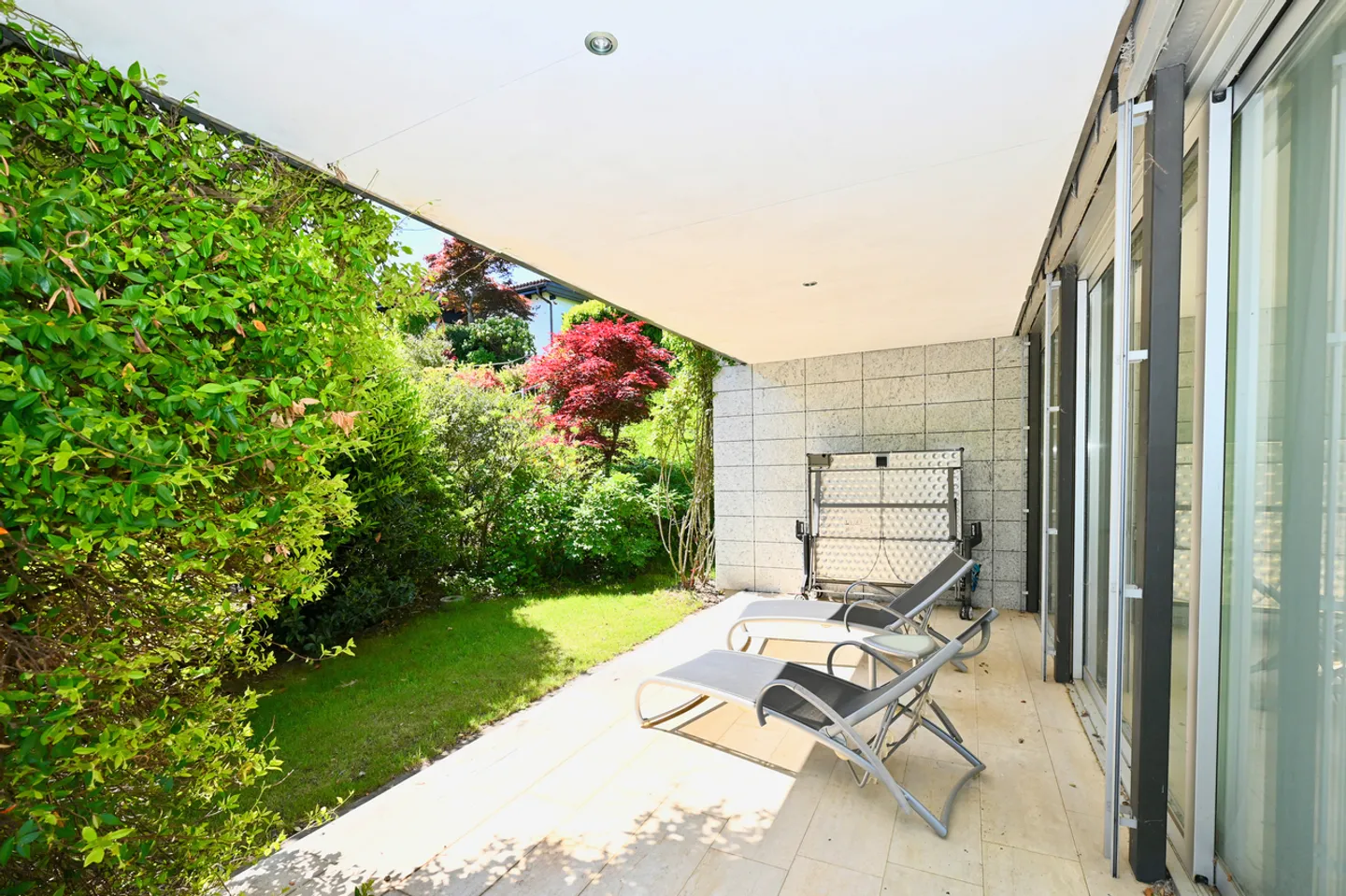 Elegante Moderne Villa Umgeben von Grün mit Panoramablick auf den Luganersee - Foto 16 von 29