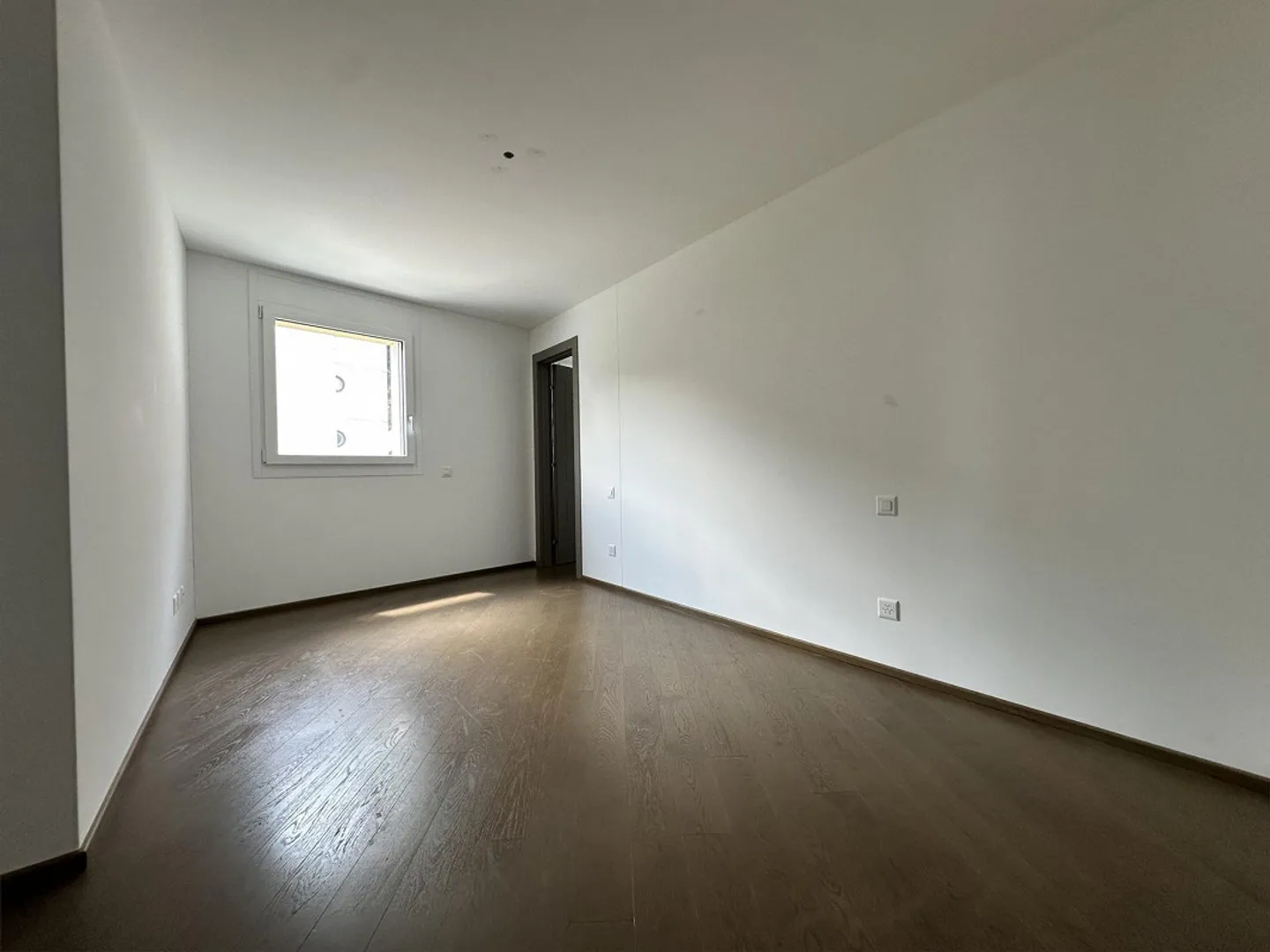 STUPENDES 4.5-ZIMMER-WOHNUNG MIT ROOFTOP-LAKE-VIEW IN MELIDE - Foto 4 von 9