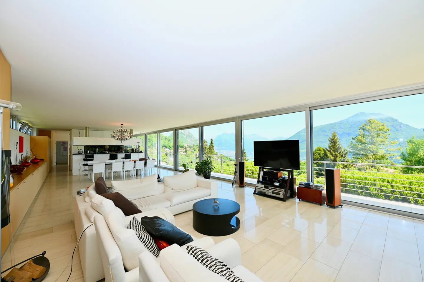 Elegante Moderne Villa Umgeben von Grün mit Panoramablick auf den Luganersee - Foto 6 von 29