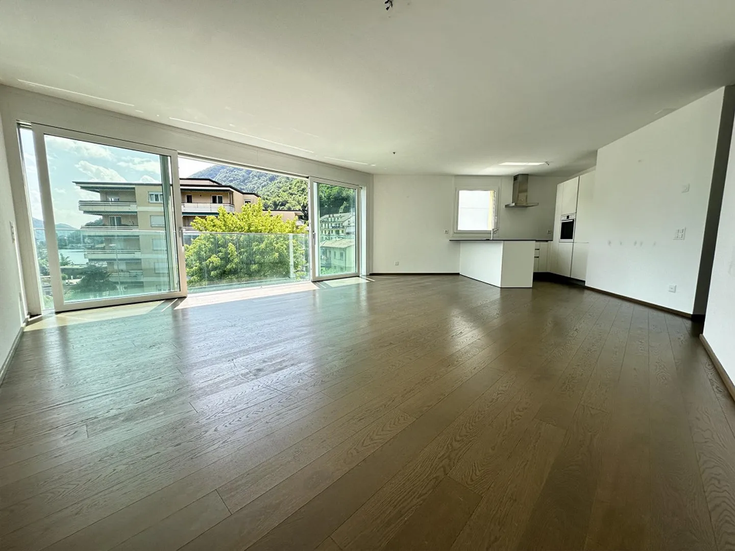 STUPENDES 4.5-ZIMMER-WOHNUNG MIT ROOFTOP-LAKE-VIEW IN MELIDE - Foto 1 von 9