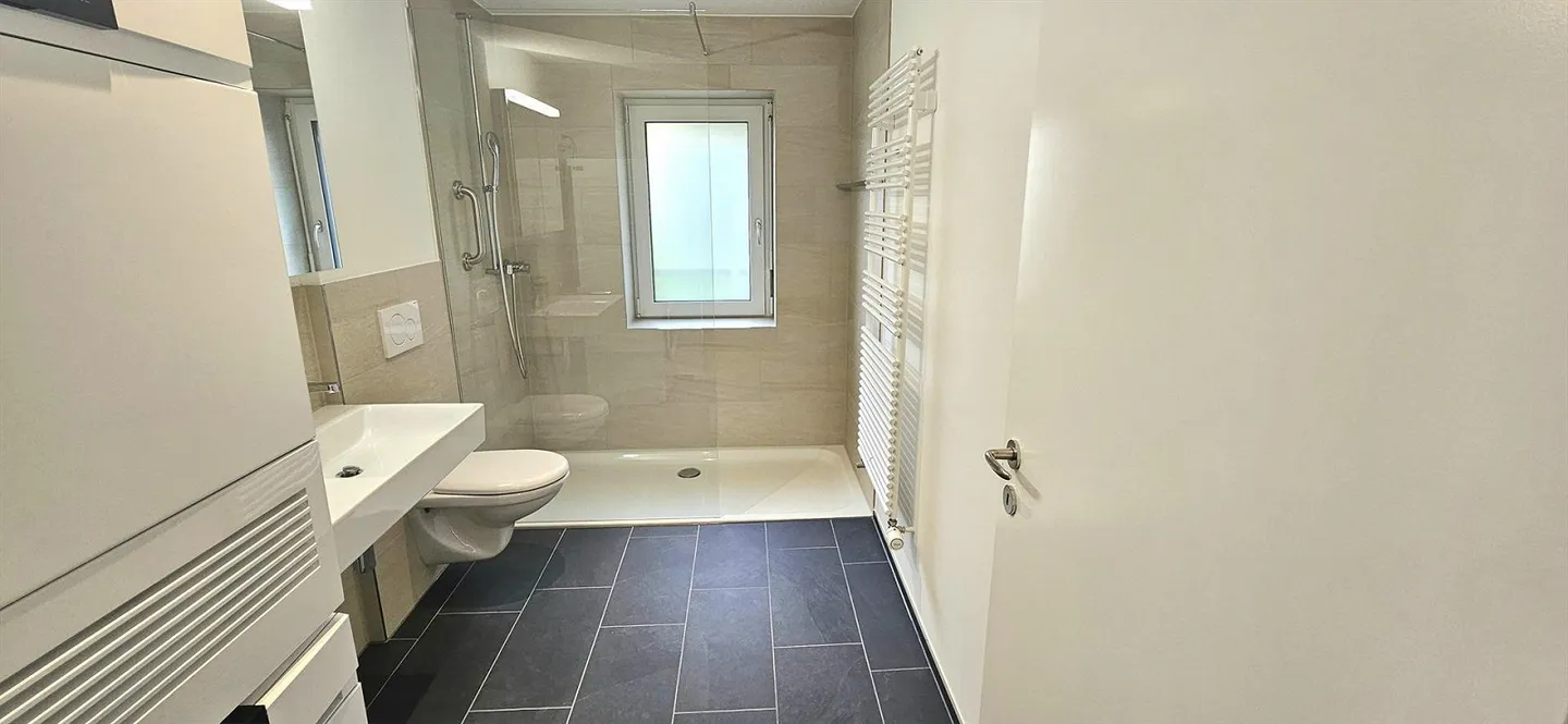 Balcone con vista sul lago - Appartamento 3.5 locali in posizione privilegiata a Zurigo - Foto 10 di 13