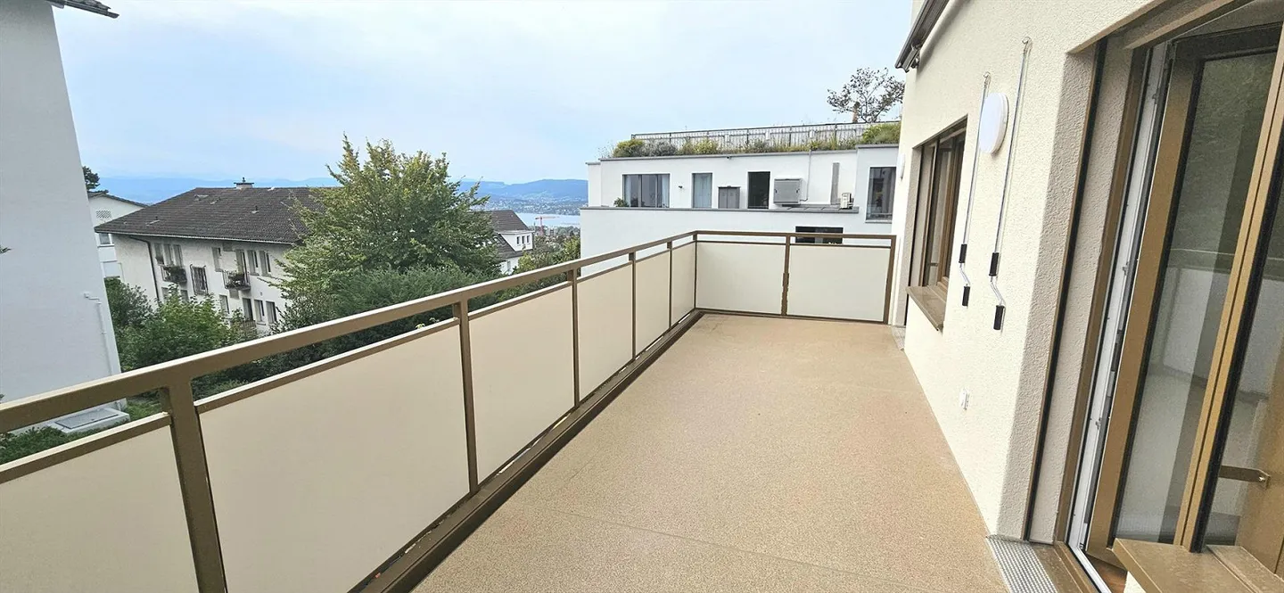 Balcone con vista sul lago - Appartamento 3.5 locali in posizione privilegiata a Zurigo - Foto 12 di 13