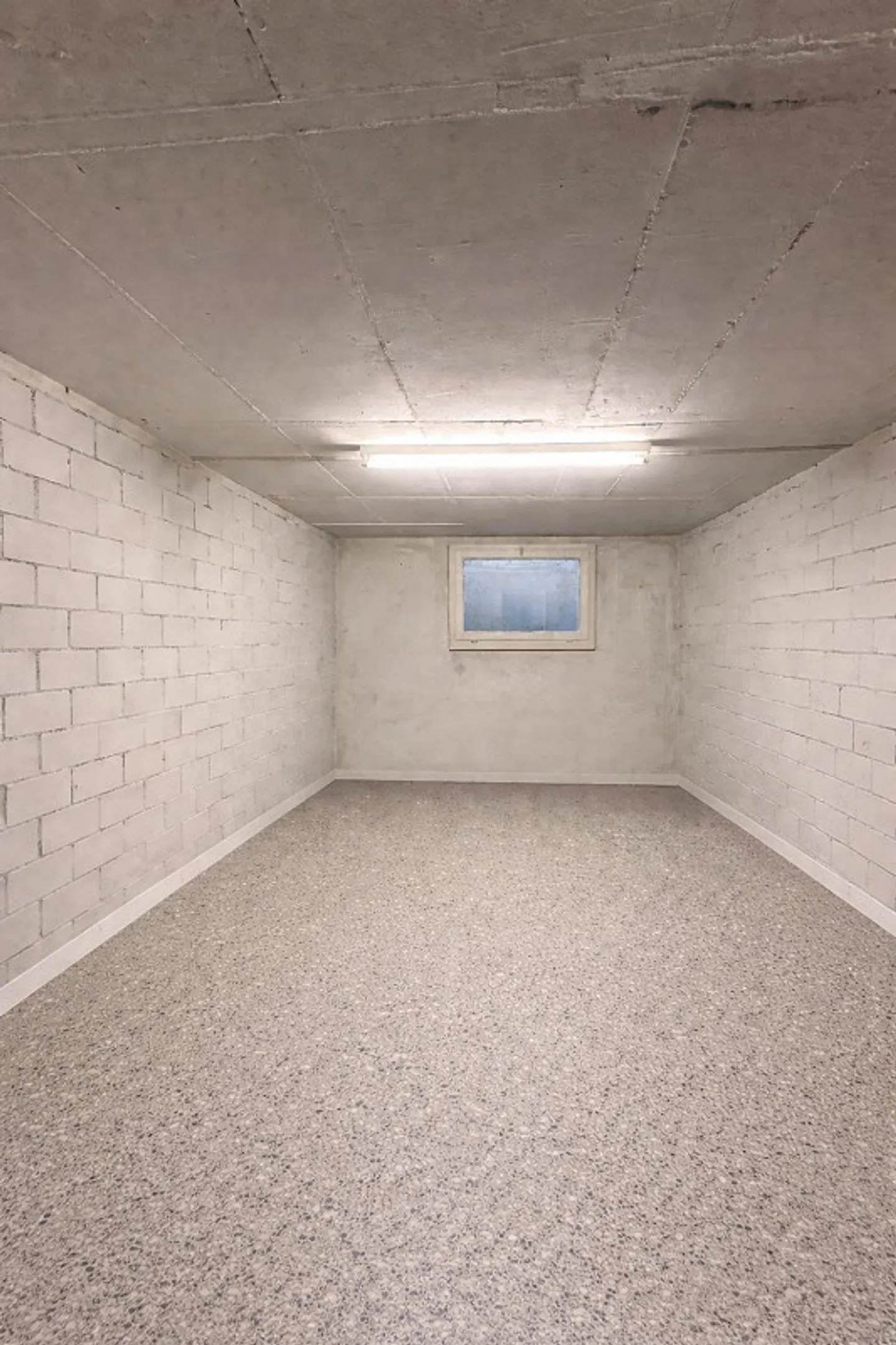 Storage room for rent - Photo 2 of 4