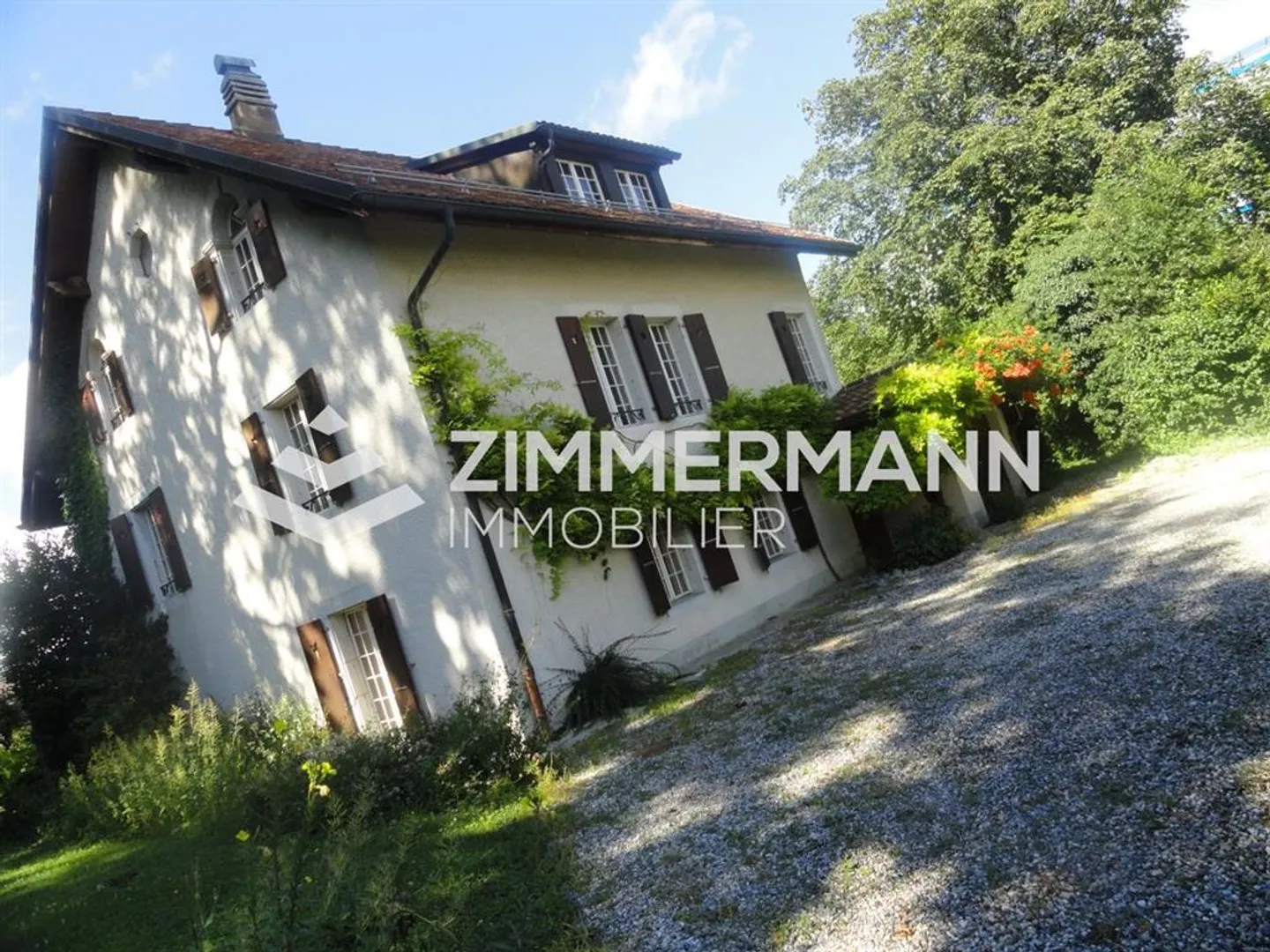 Villa,9,250 - Foto 1 von 11