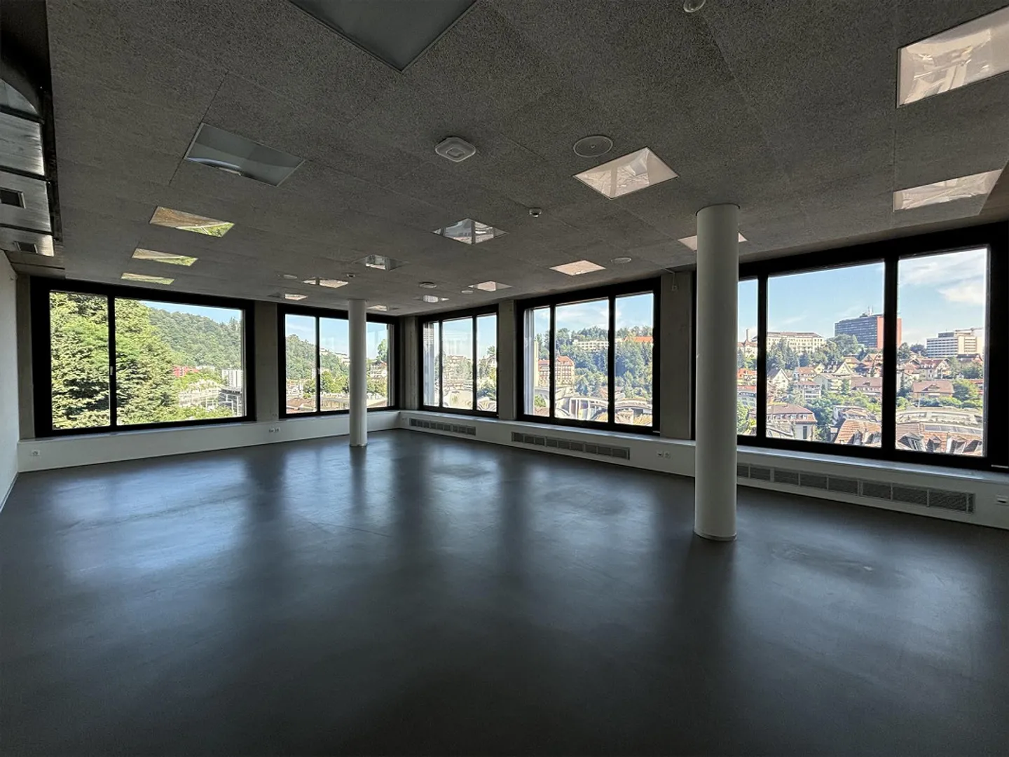 Ex-scuola a Lucerna – Uso versatile per attività commerciali e uffici - Foto 3 di 9