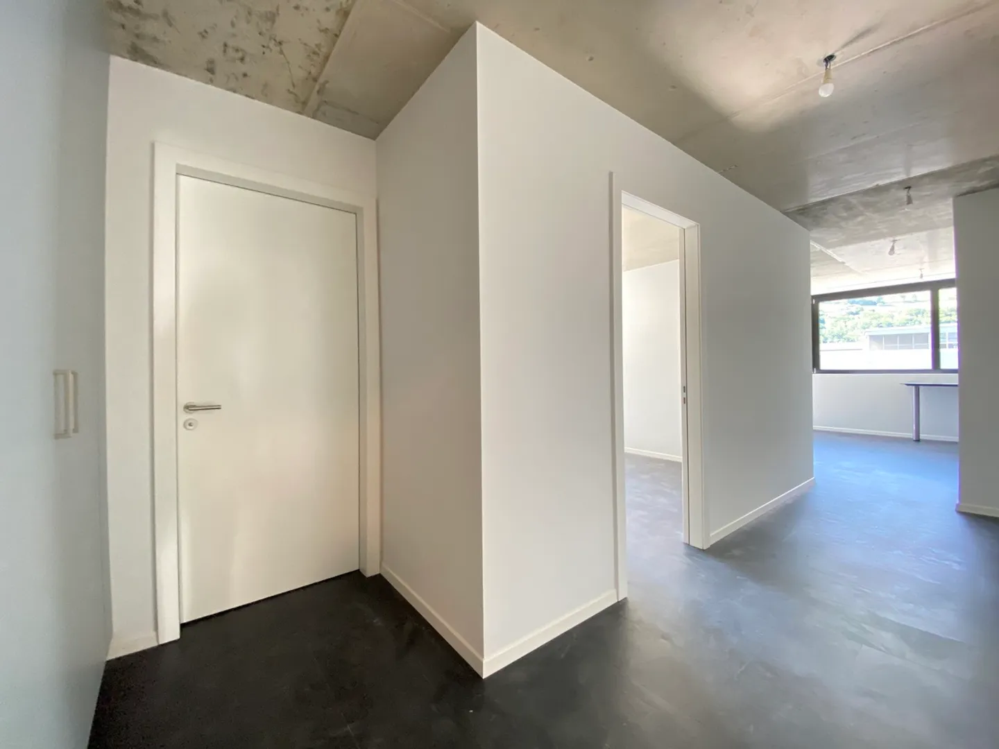 Magnificent 2.5 room modern apartment in Sion - Photo 4 of 6